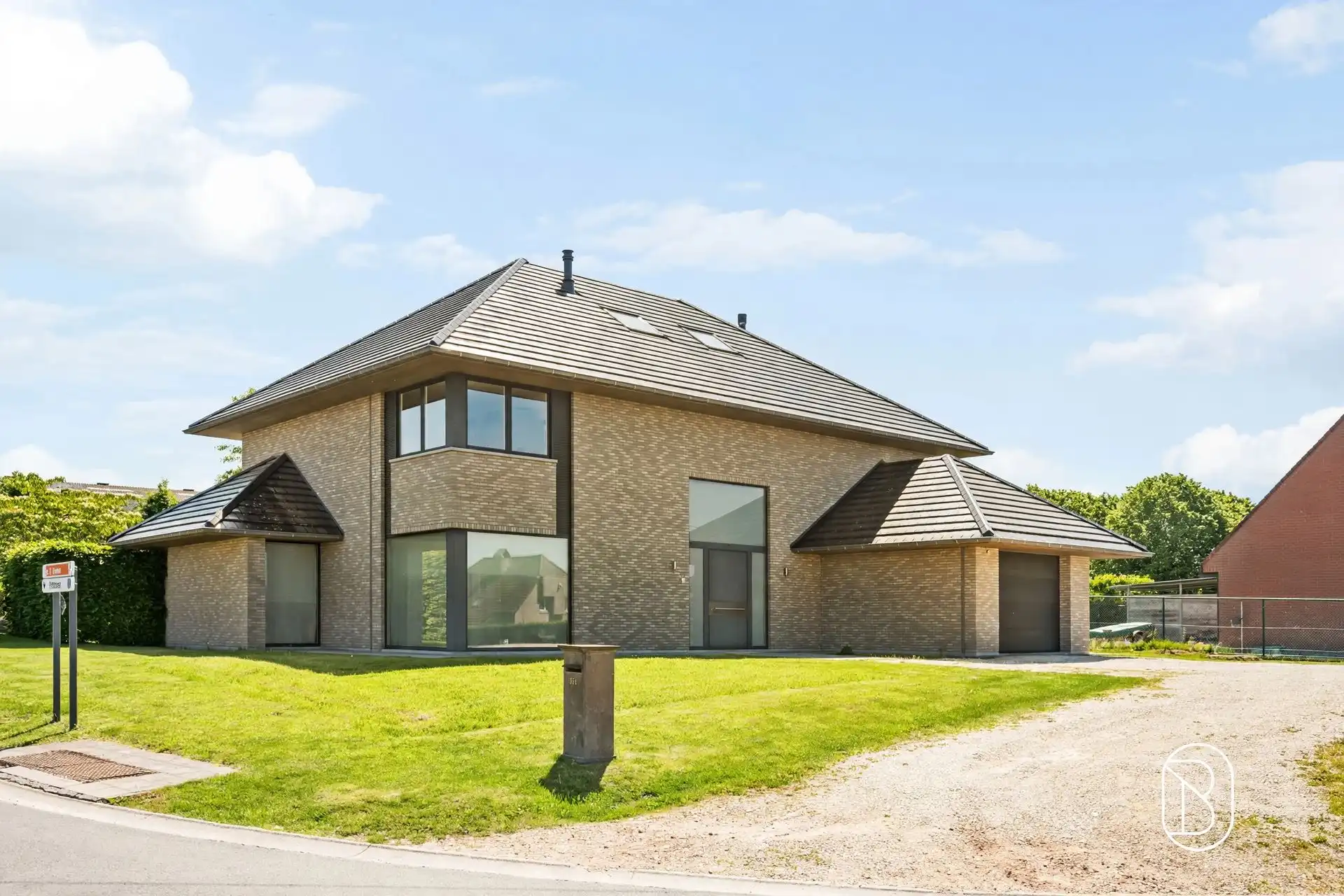 Grote energiezuinige villa met zwemvijver en mooie tuin foto 2
