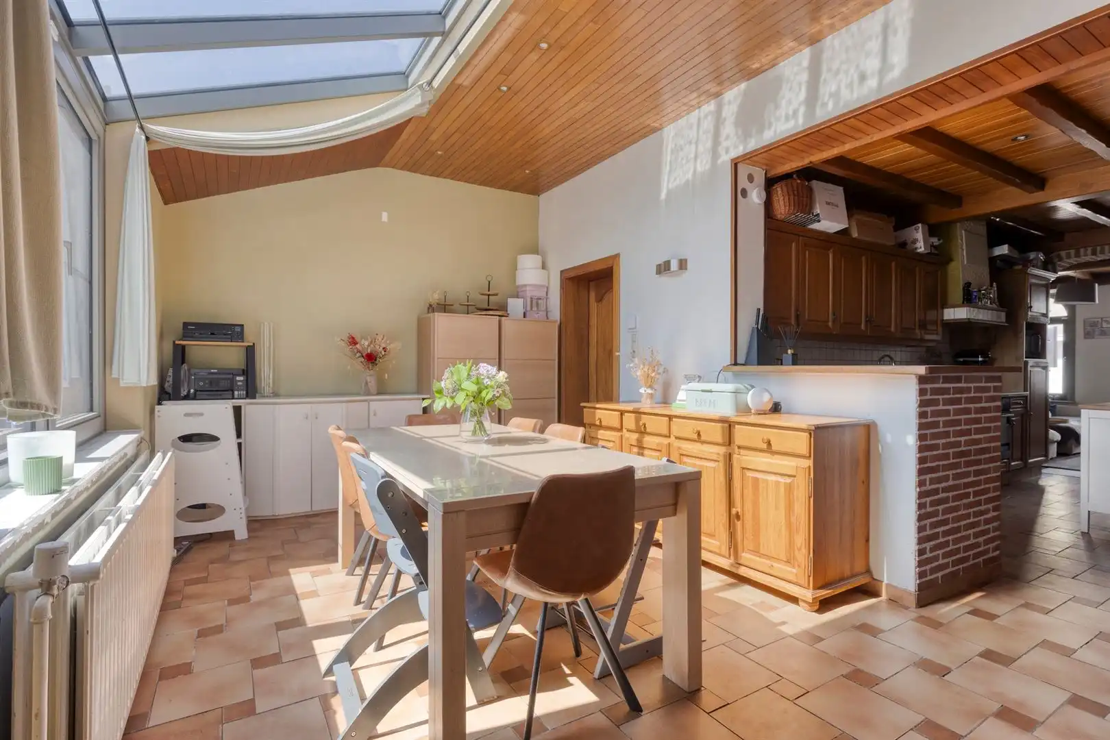 HOB met 3 slaapkamers, veel ruimte en licht, een dieplopende tuin en veel potentieel foto 10