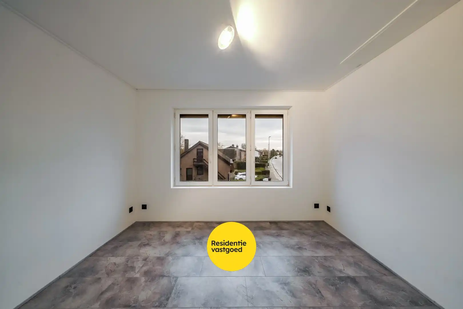 Recent gerenoveerde hoekwoning met garage, koer én dakterras in Stene foto 11