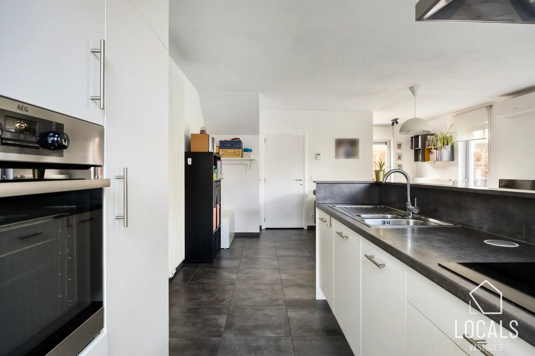 Recente instapklare HOB met garage, tuin en 3 slaapkamers foto 5