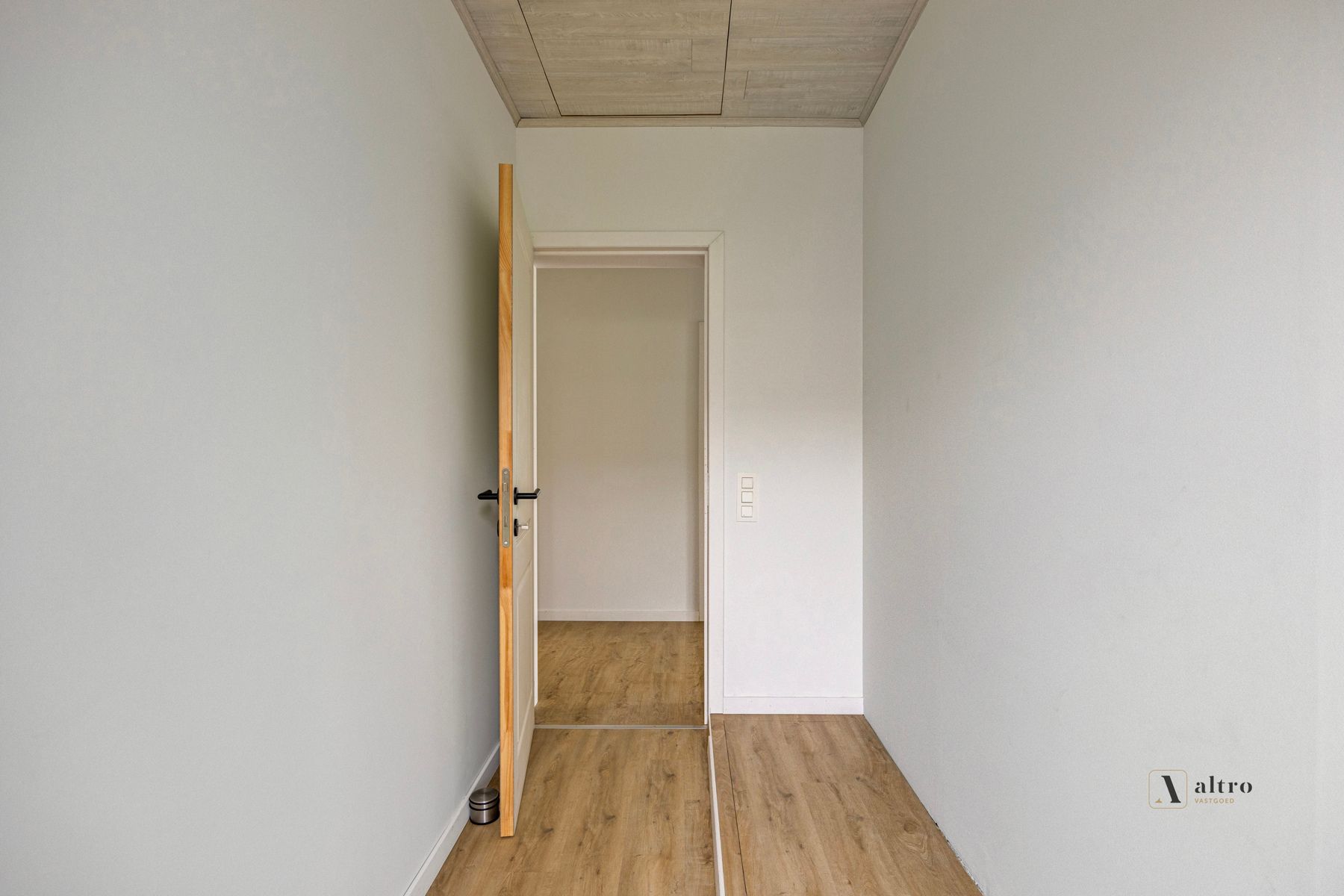 Deels gerenoveerde woning in het groene Bellem foto 2