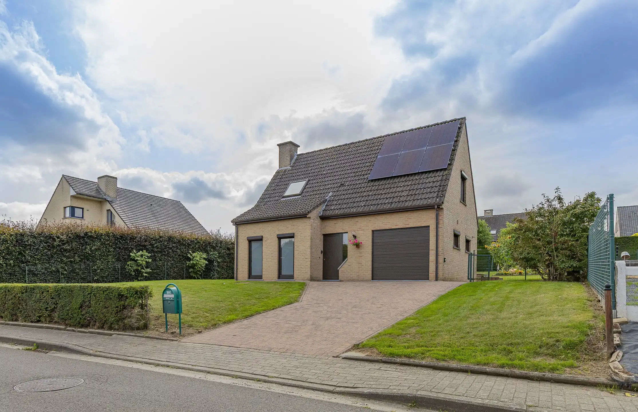 RONSE - Instapklare woning met  3 slpks en mooie tuin foto {{pictureIndex}}