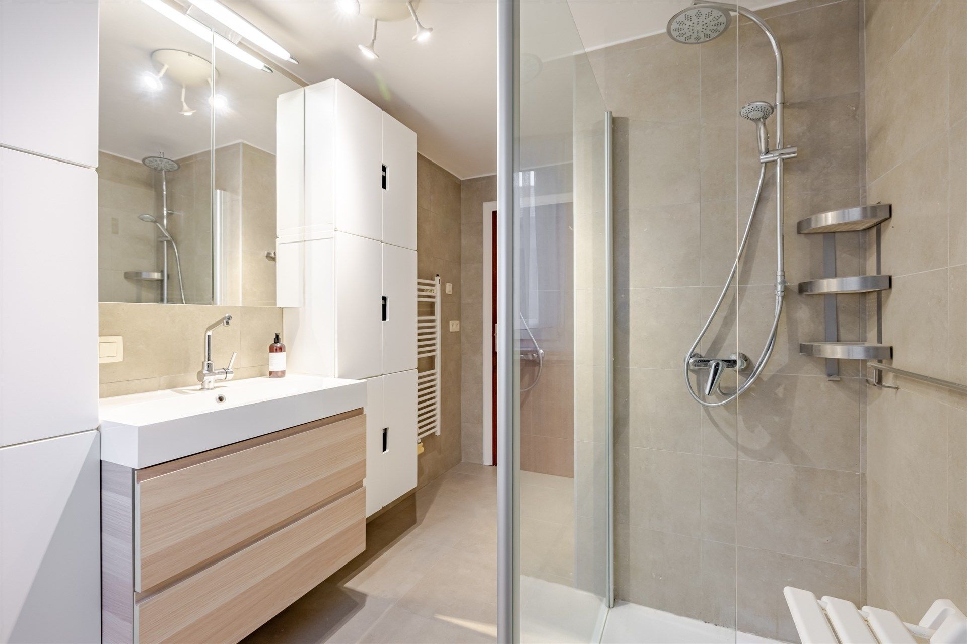 Charmante woning vlakbij centrum Oostakker. foto 11