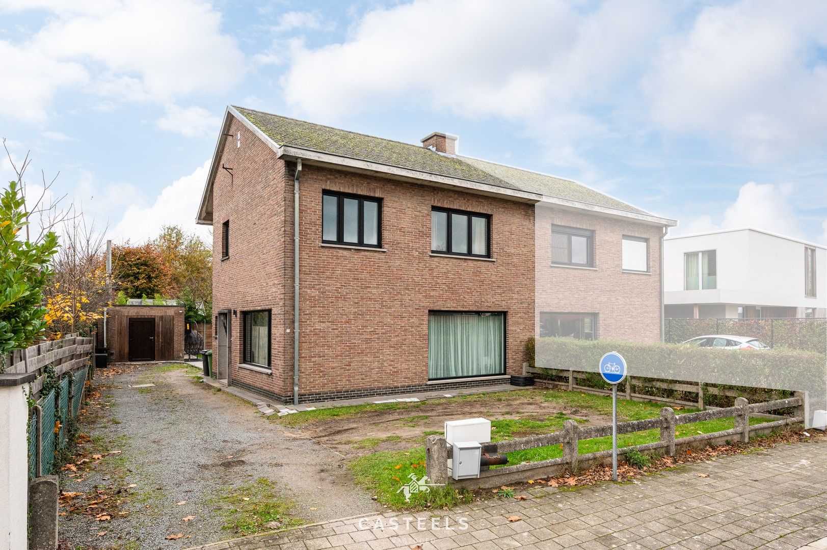 Instapklare halfopen woning te koop in Heusden foto {{pictureIndex}}