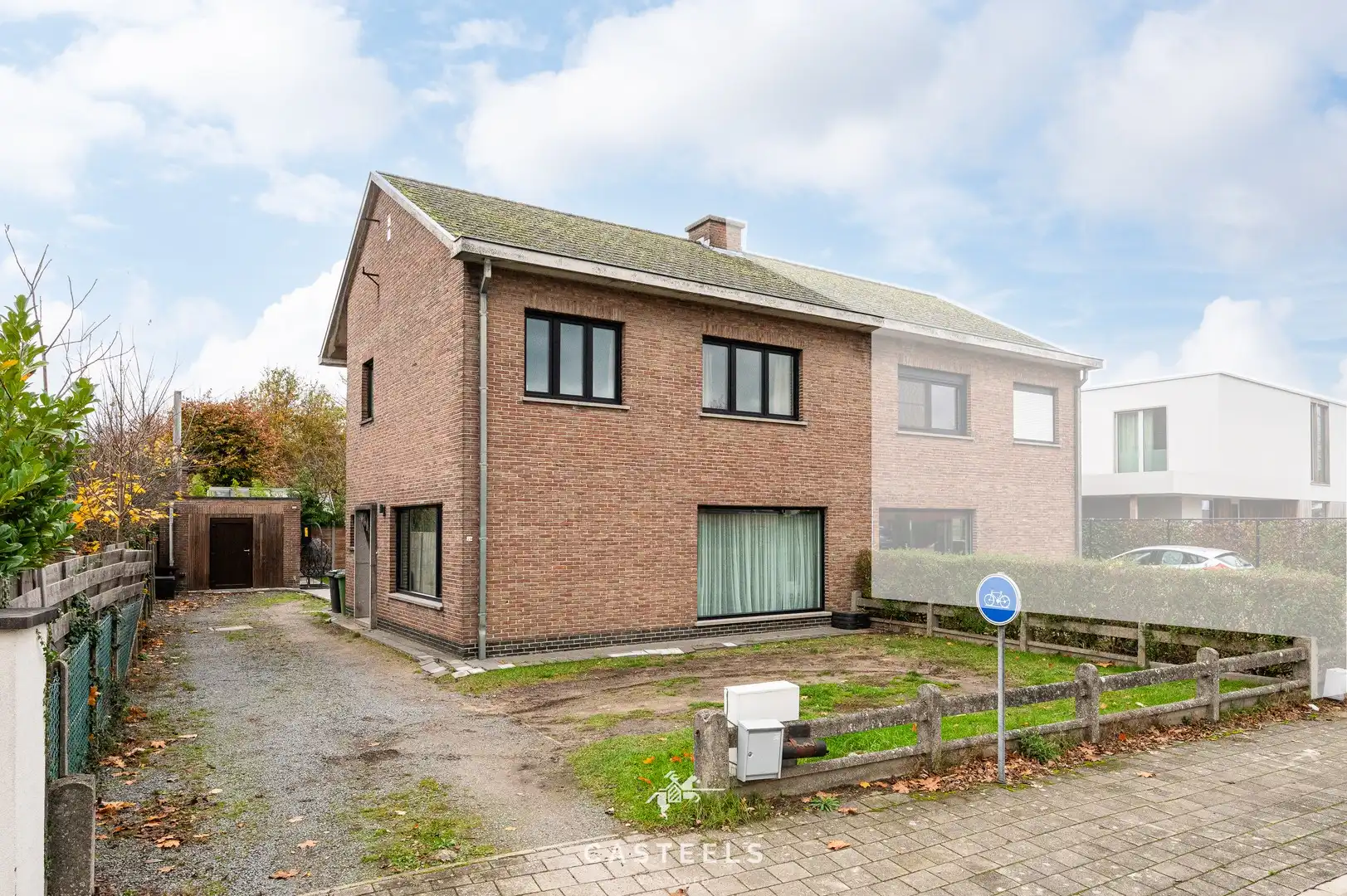 Instapklare halfopen woning te koop in Heusden foto {{pictureIndex}}