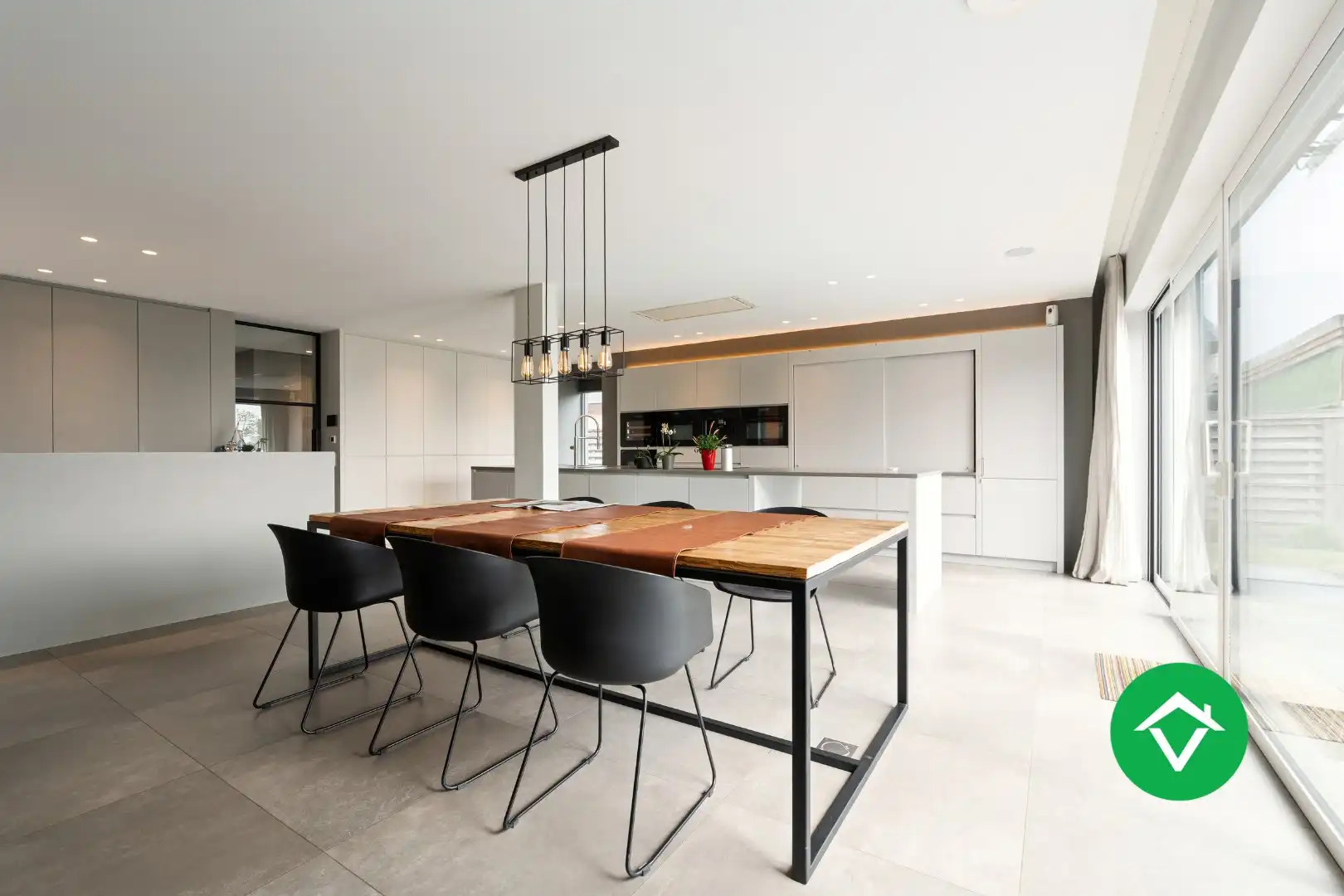 Instapklare woning met 4 slaapkamers en garage te Torhout  foto 6