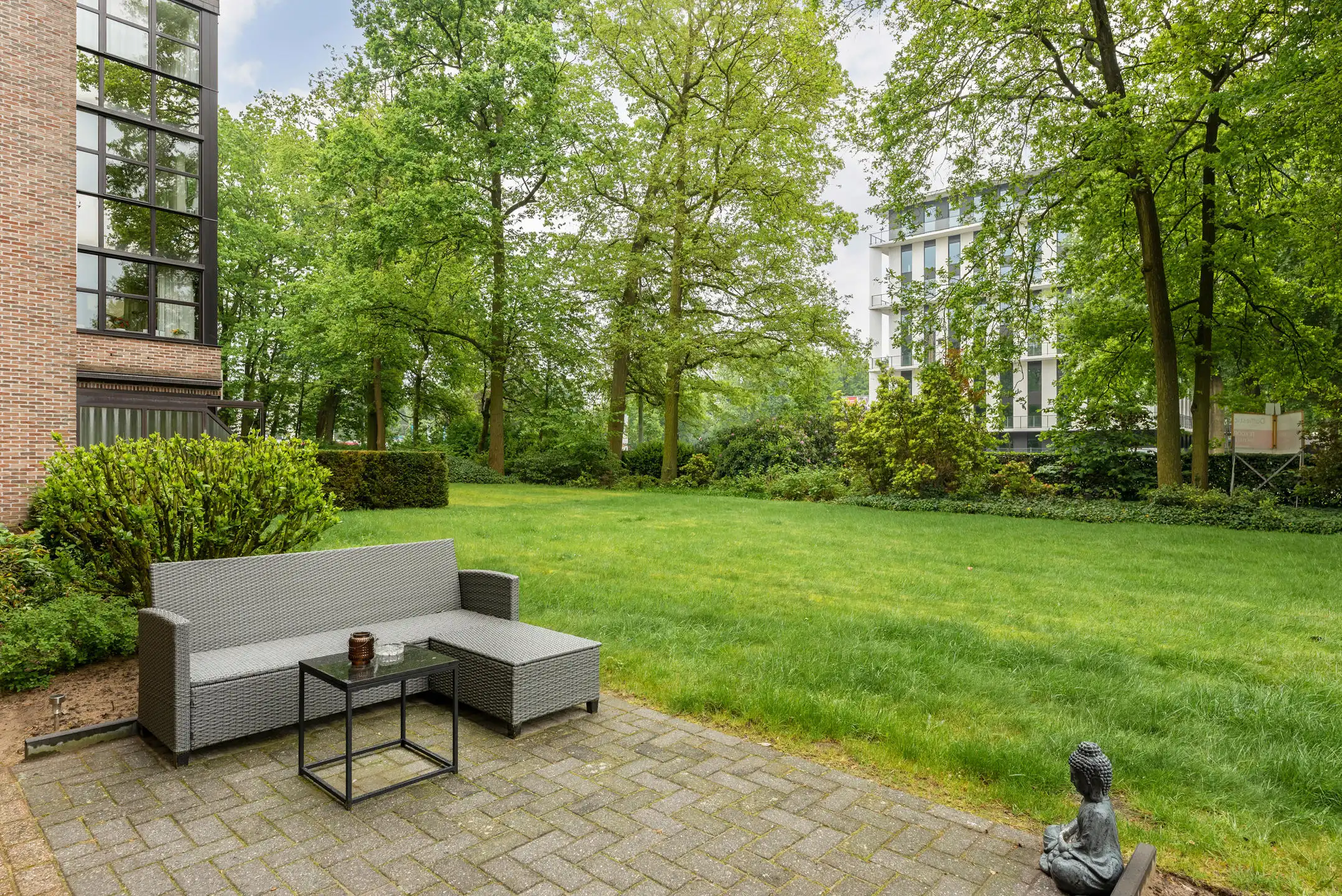 Volledig gerenoveerd zonnig appartement met 2 slaapkamers foto 11