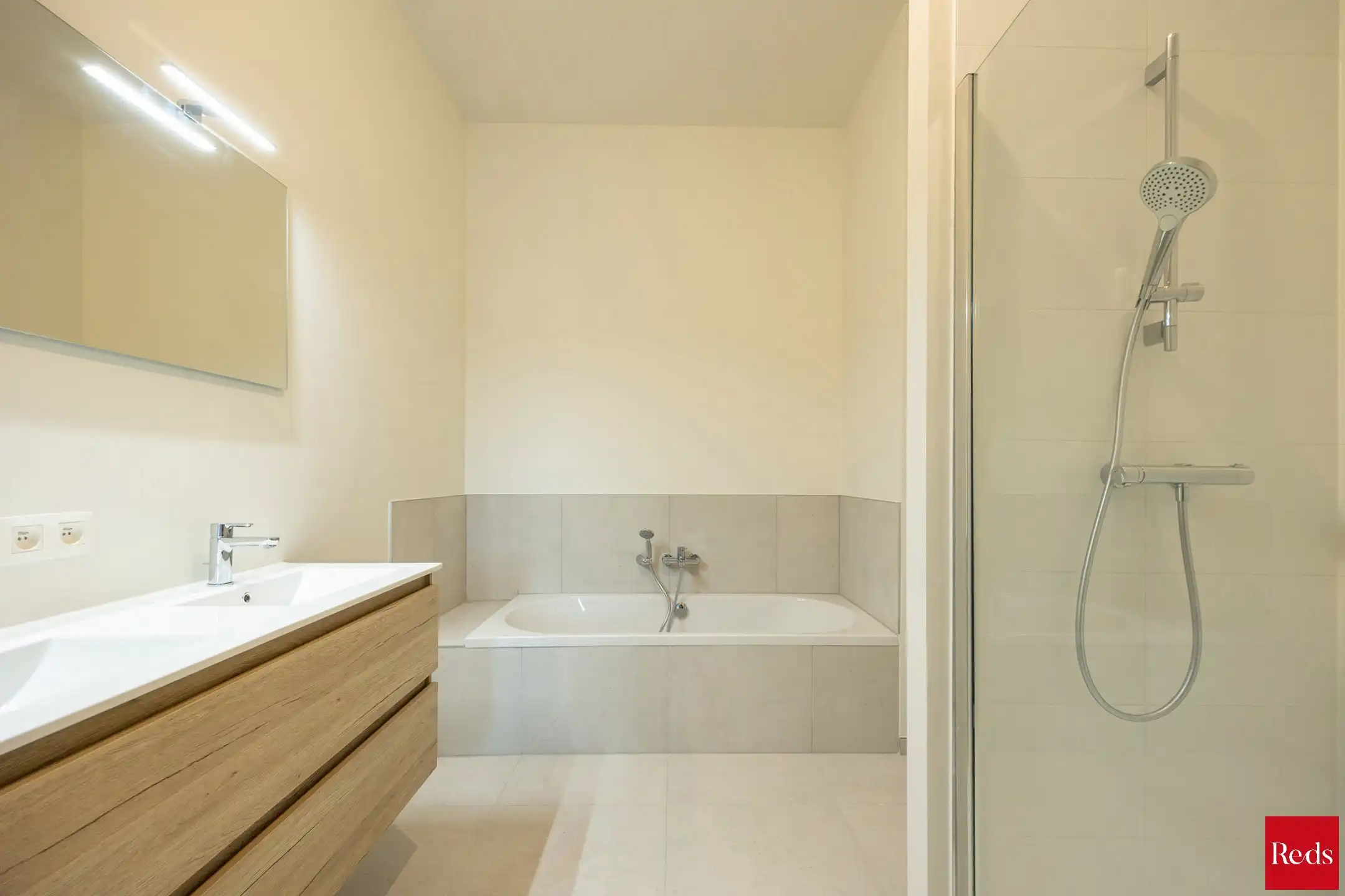 Ruim gelijkvloers nieuwbouwappartement met 3 slaapkamers foto 12