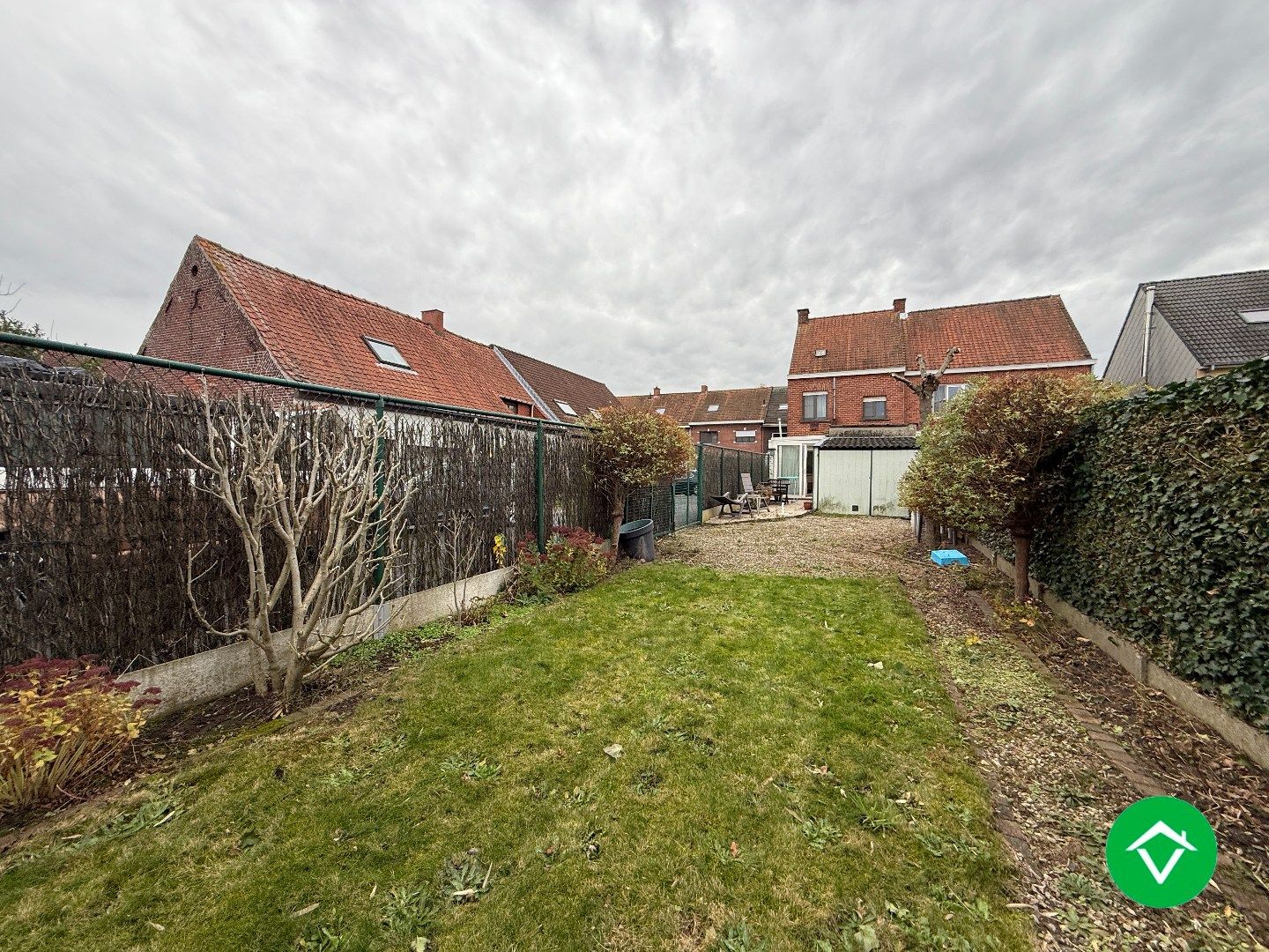 Halfopen bebouwing met 2 slaapkamers, tuin en garage foto 22