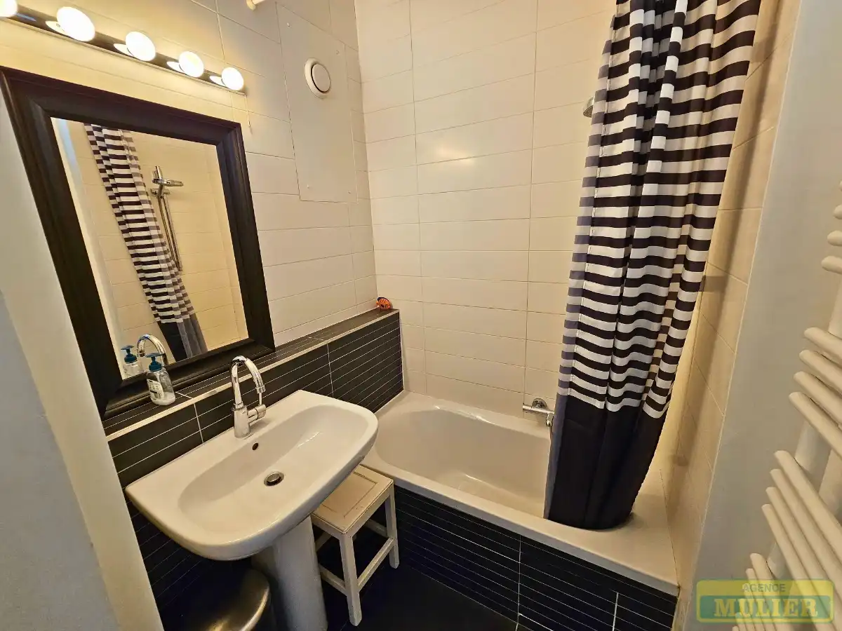 APPARTEMENT MET BREED FRONTAAL ZEEZICHT TE KOOP TE DE PANNE foto 8