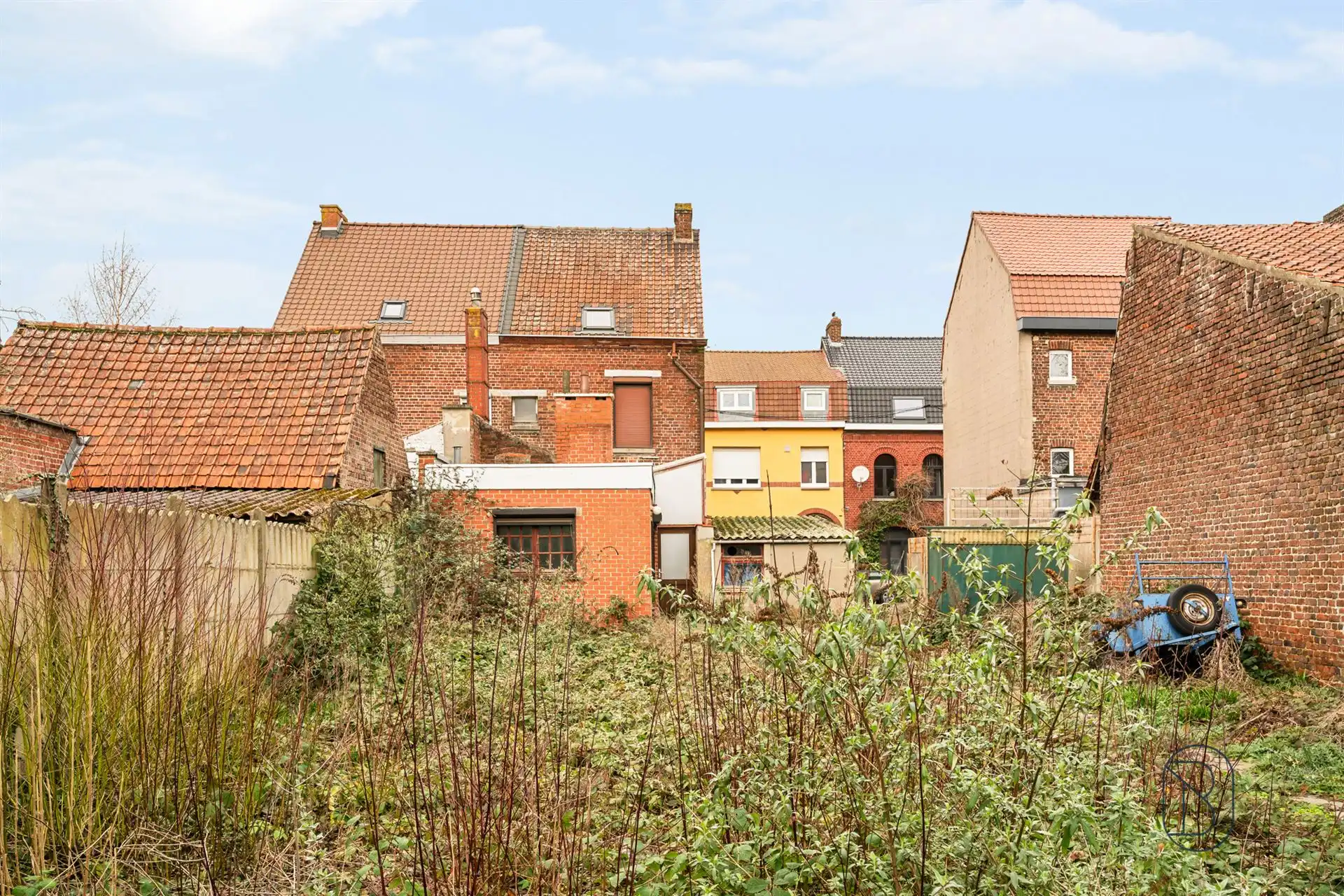 Halfopen bebouwing met tuin en garage foto 15