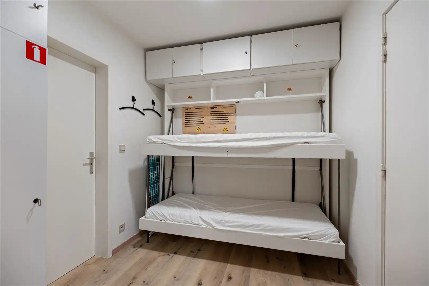 Grote vernieuwde zuidgerichte studio met groot terras foto 13