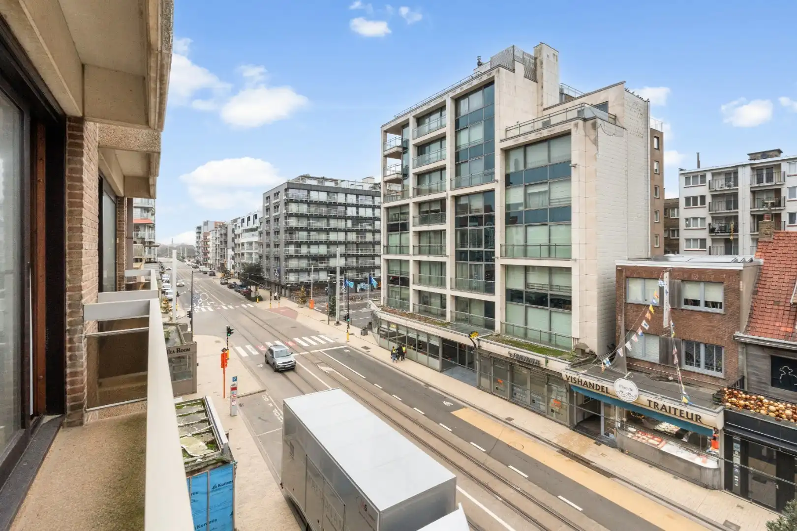 RUIM 3 SLAAPKAMERAPPARTEMENT TE KOOP  IN HET CENTRUM VAN OOSTDUINKERKE BAD foto 3