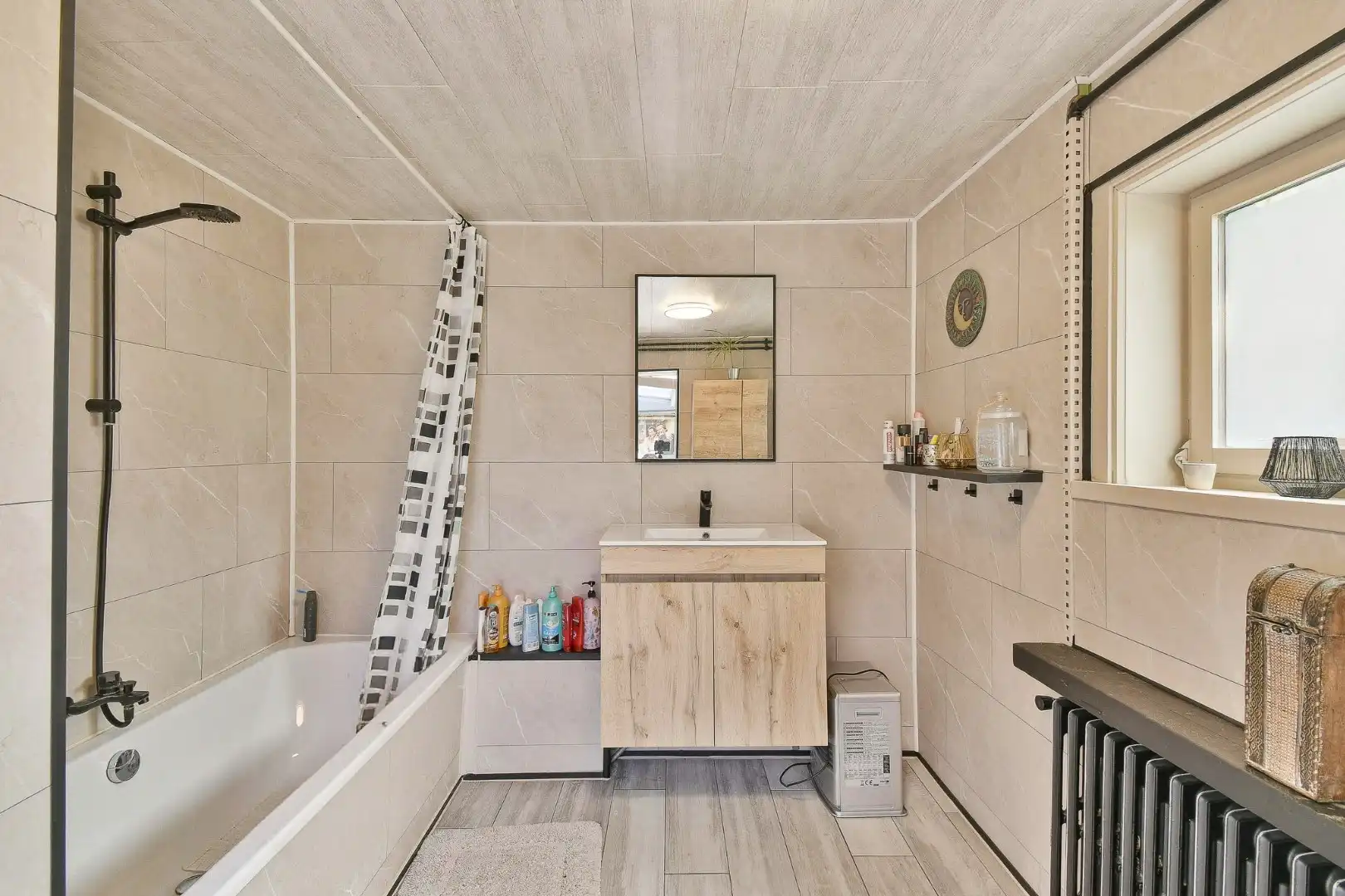 Woning met drie slaapkamers, garage en zonnige tuin foto 18