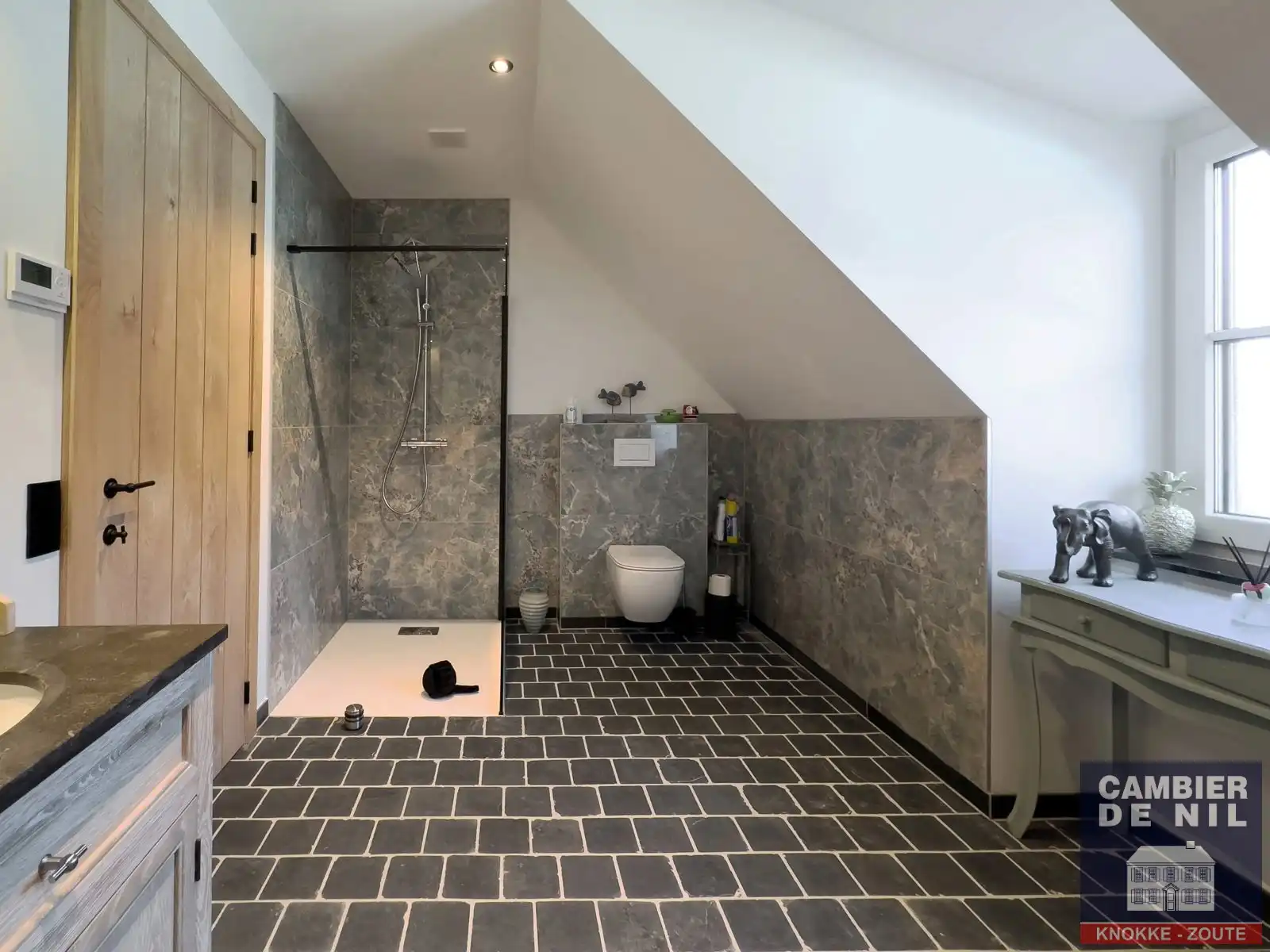 Alleenstaande woning in een residentiële omgeving foto 14