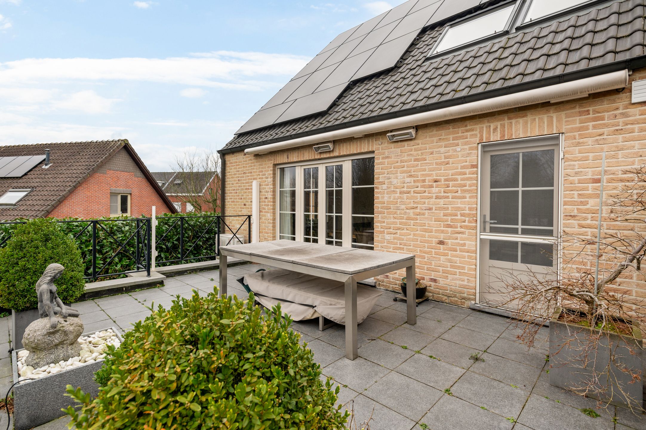 Duplexappartement met groot terras, zolder & 2 staanplaatsen foto 2