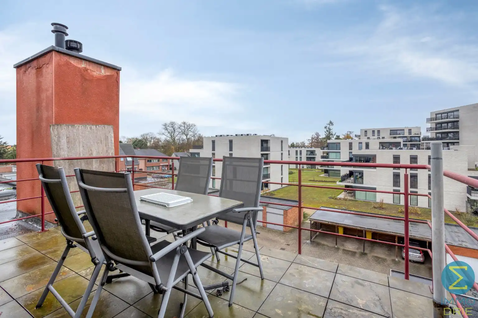 Gezellig dakappartement met 1 slaapkamer, terras en carport. foto 9