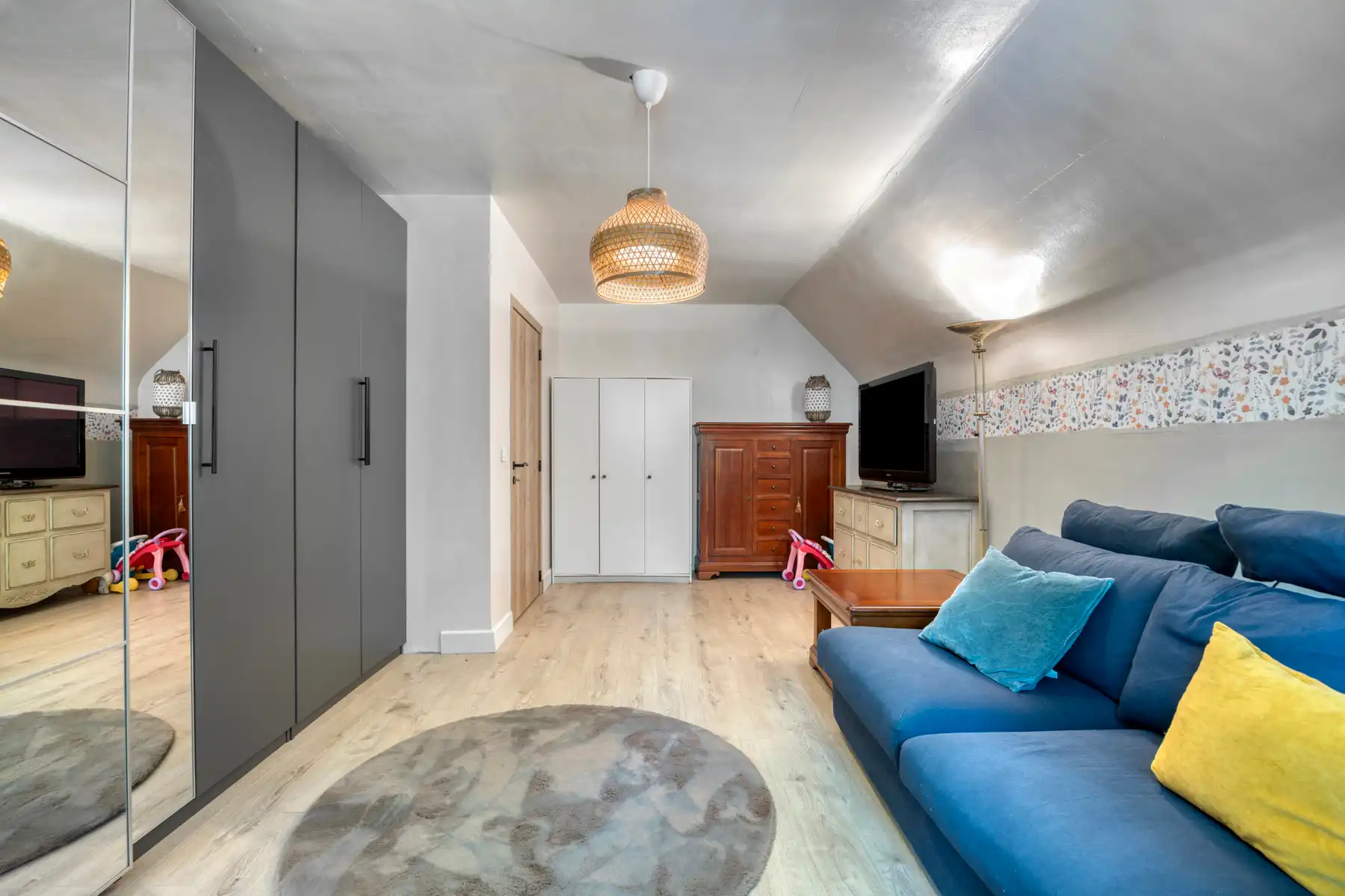 Zeer ruime gerenoveerde woning (± 398 m²) op een perceel van ± 60 are in het prestigieuze Bois de Strihoux foto 19