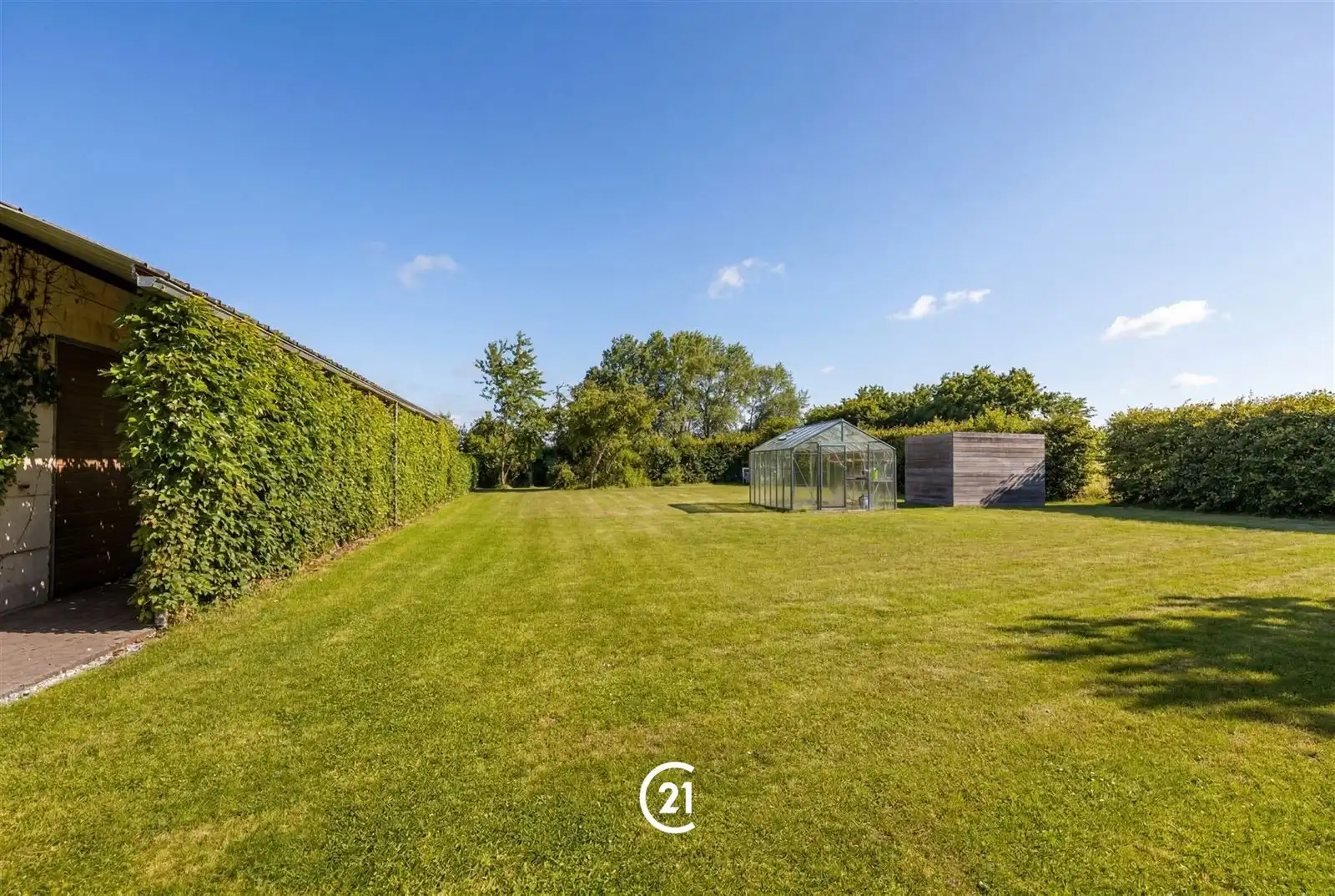 INSTAPKLARE VILLA MET LOODS TE ZWALM foto 11
