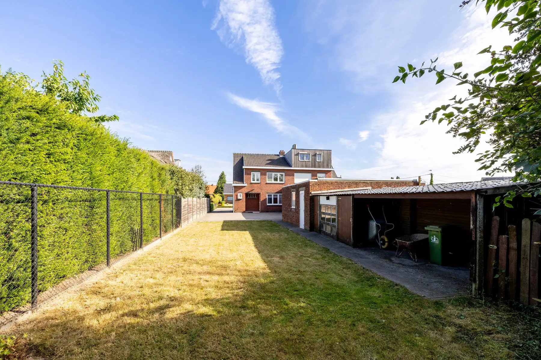 Renovatieproject met 3 slaapkamers, garage en tuin 800 m² foto 8