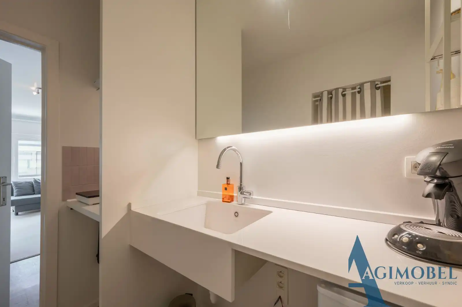 Compacte hippe studio op op wandelafstand van de zee . foto 8