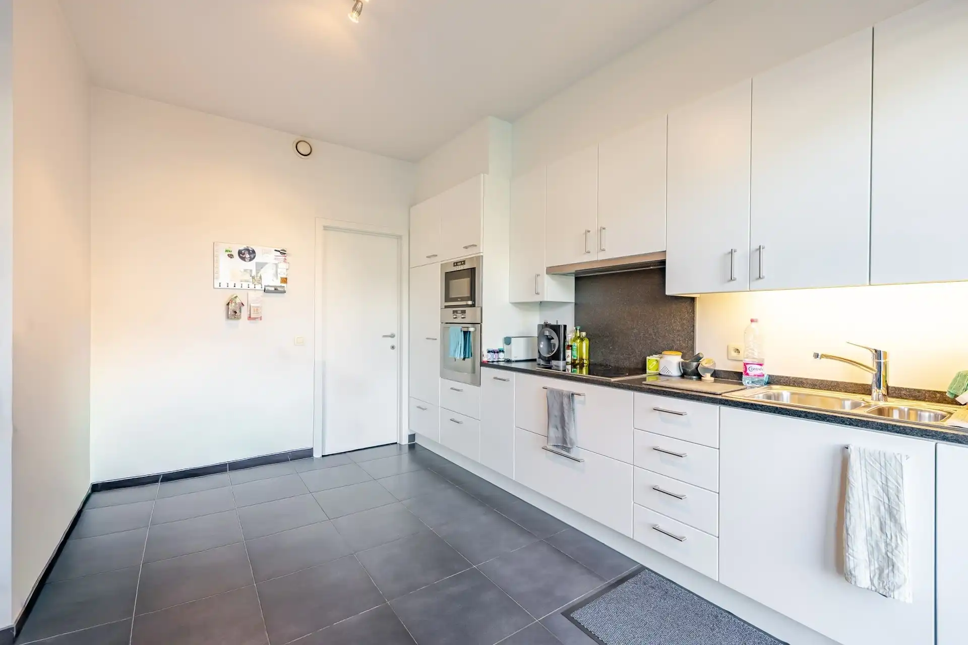 Topappartement met 2 slaapkamers en tuin! foto 11