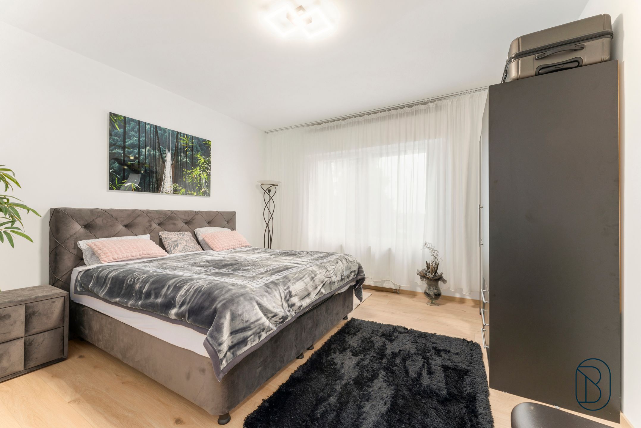 Modern gerenoveerd appartement met garage foto 11