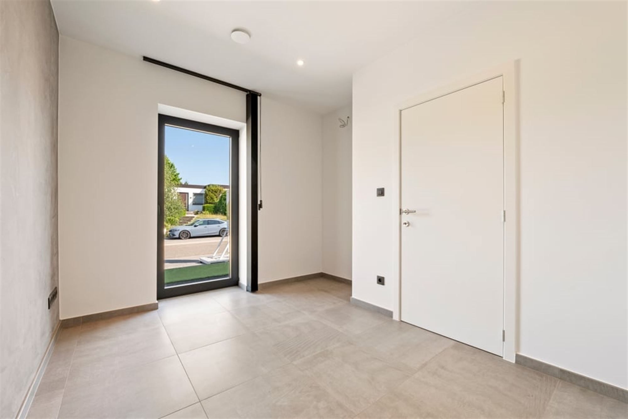 KNAPPE VOLLEDIG GERENOVEERDE WONING MET RUIME GARAGE IN SINT-TRUIDEN  foto 7