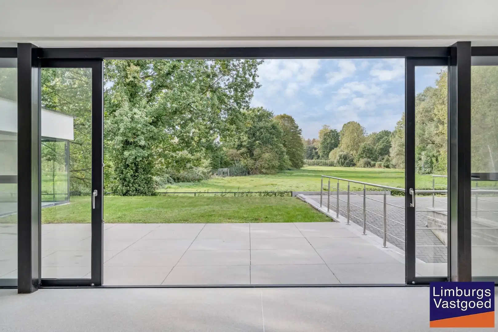 Exclusieve woning met praktijkruimte en zicht op weilanden foto 7