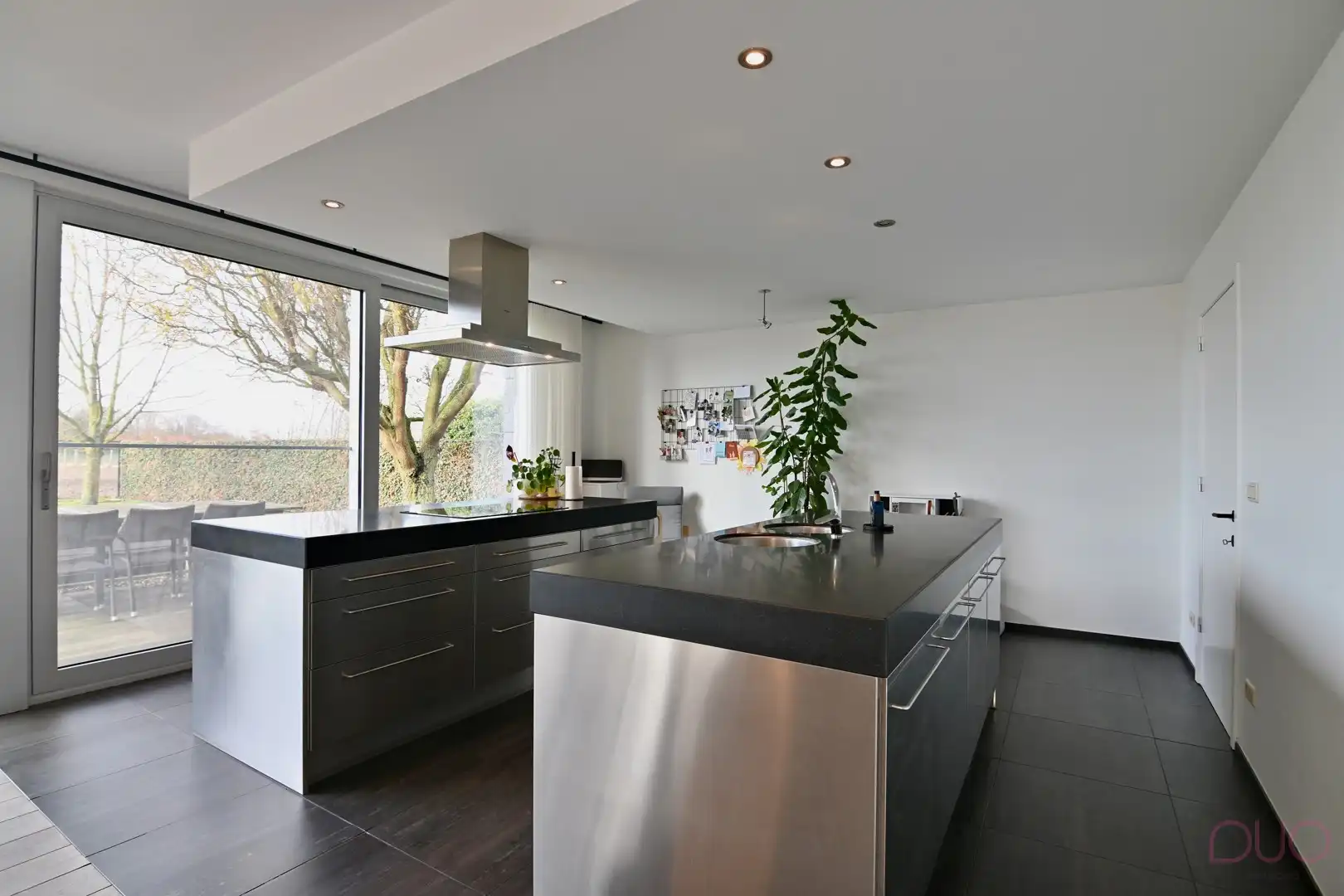 Ontdek ongeëvenaarde luxe en ruimte in deze prachtige villa in het rustige Herk-de-Stad. foto 10