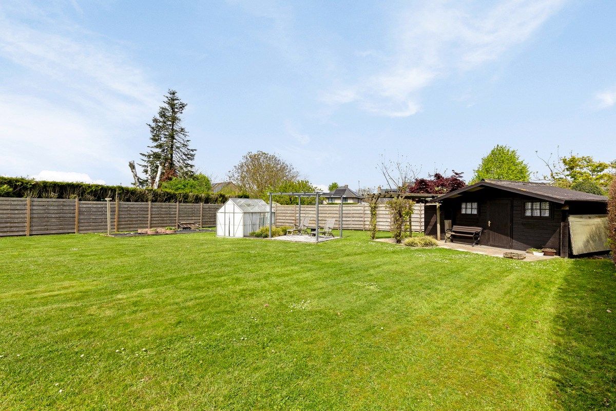 Ruime woning met prachtige tuin.  foto 4
