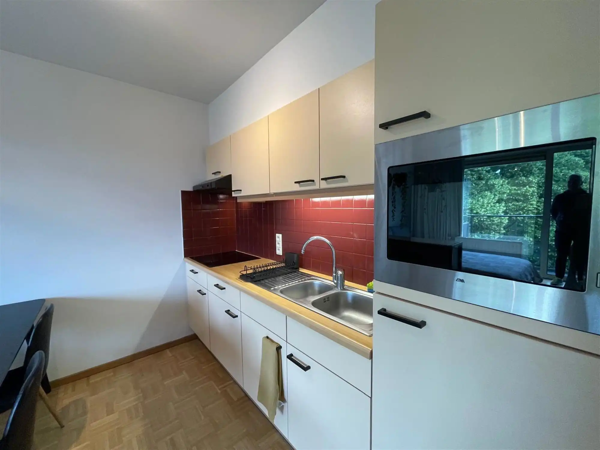 Ruime studio Leuven met groen verzicht foto 3
