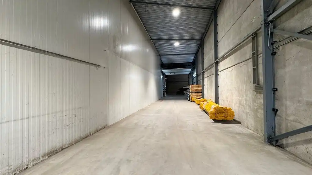 Loods te huur vlakbij R4 te Evergem foto 4