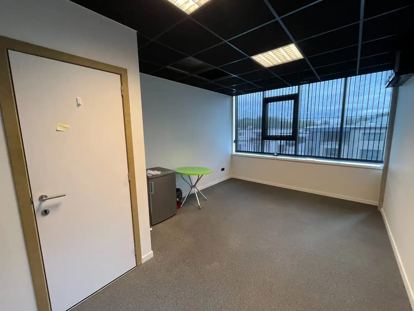 217m² kantoren + 696m² bedrijfshal foto 12