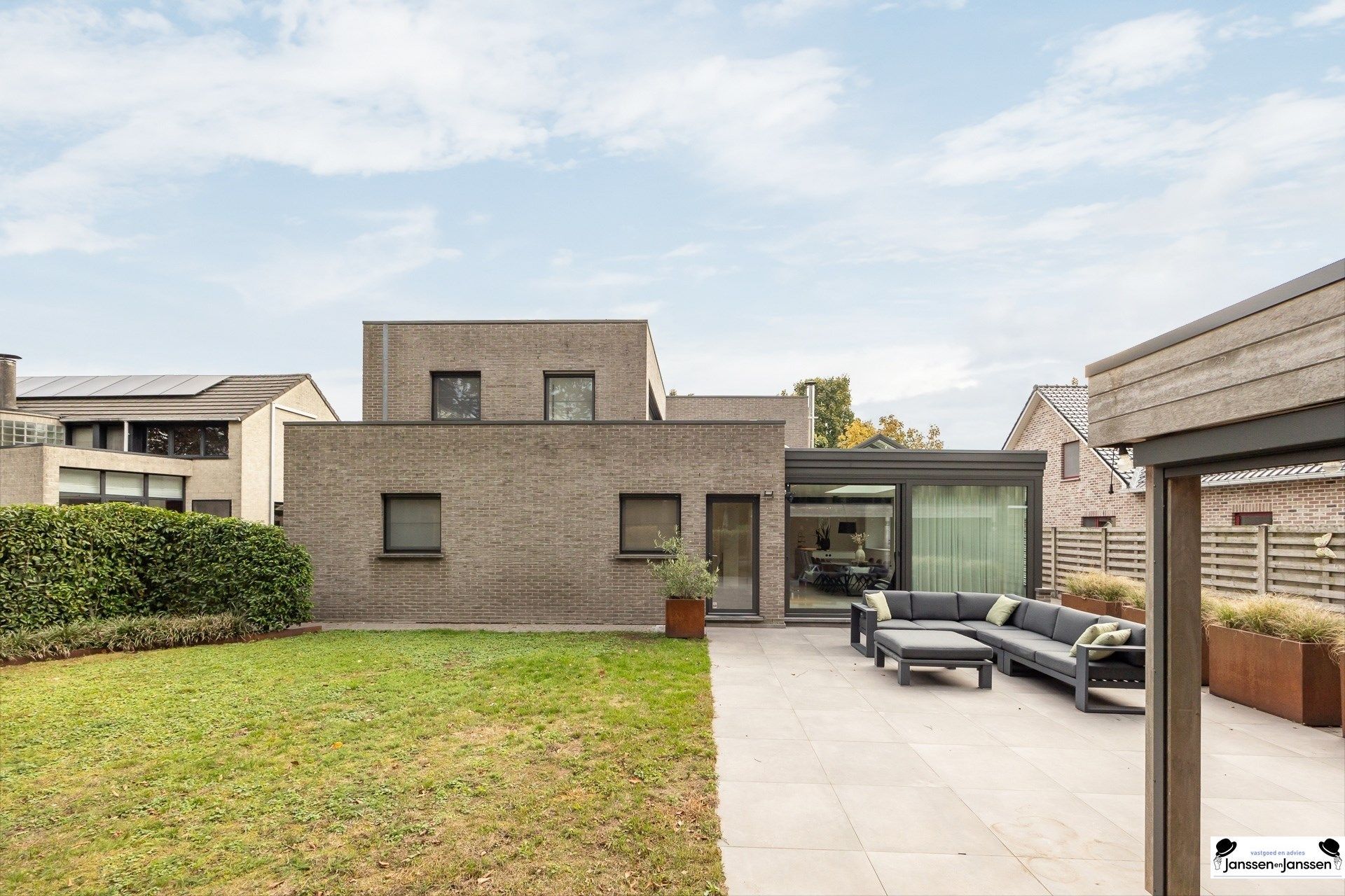 Instapklare, volledig gerenoveerde woning op royaal perceel! foto 28
