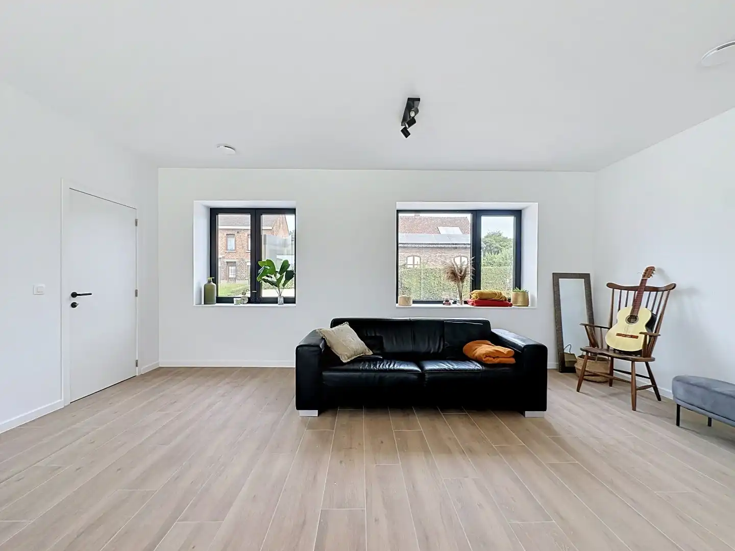 Instapklare vernieuwbouwwoning in het mooie Wezemaal foto 4