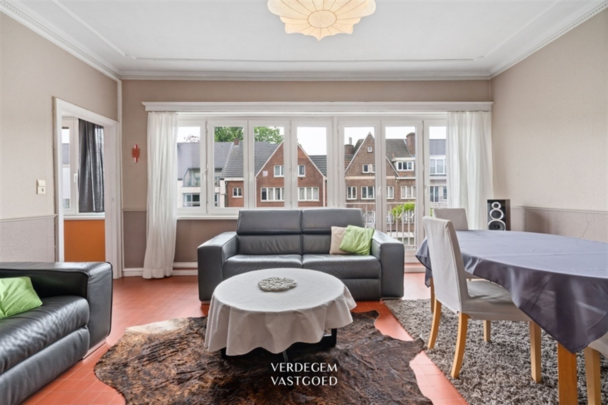 Goed gelegen appartement met 2 slaapkamers foto 3