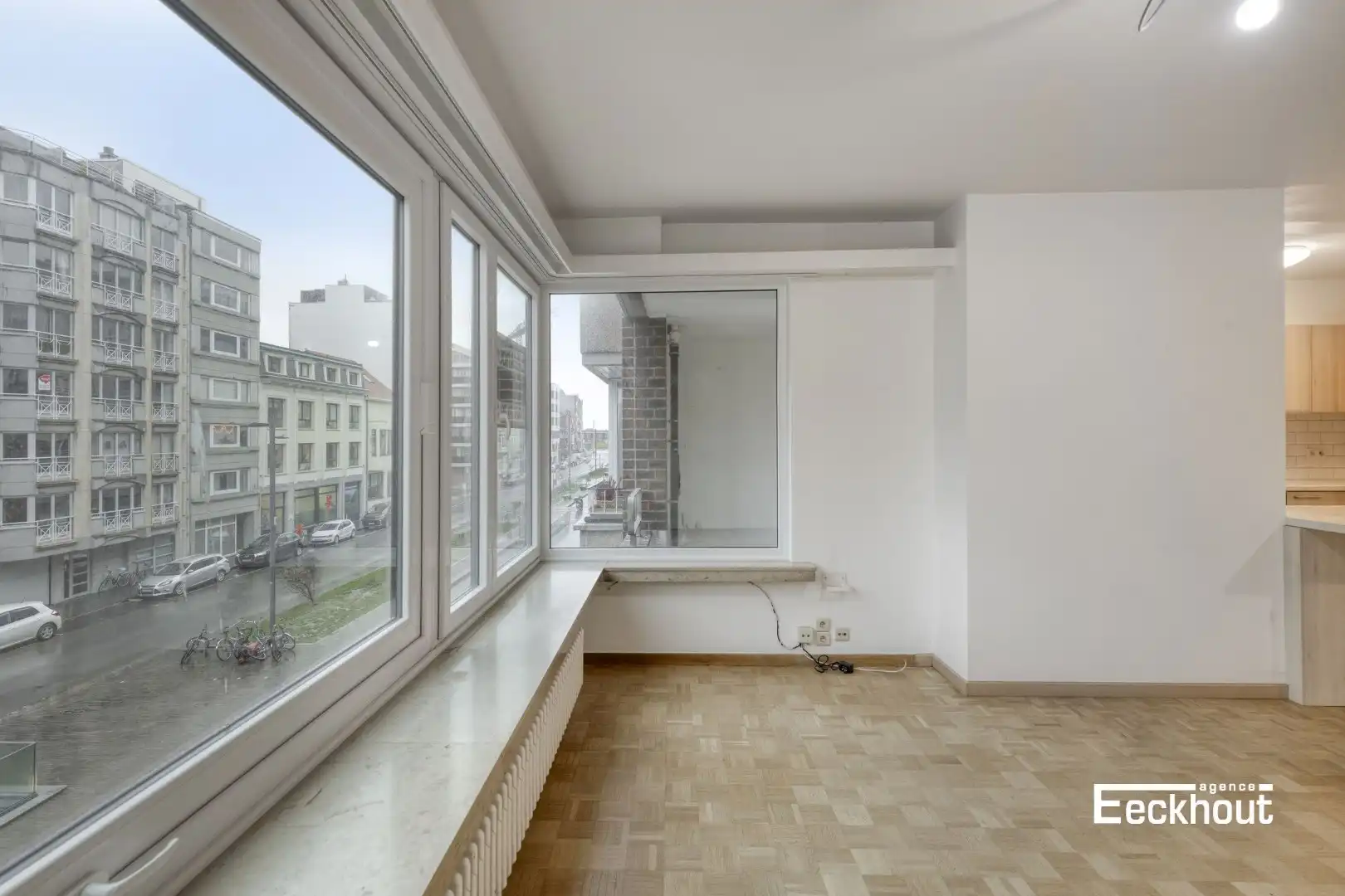 Ruim instapklaar appartement met 3 slaapkamers in centrum Oostende, met fietsenberging en dicht bij strand!  foto 3