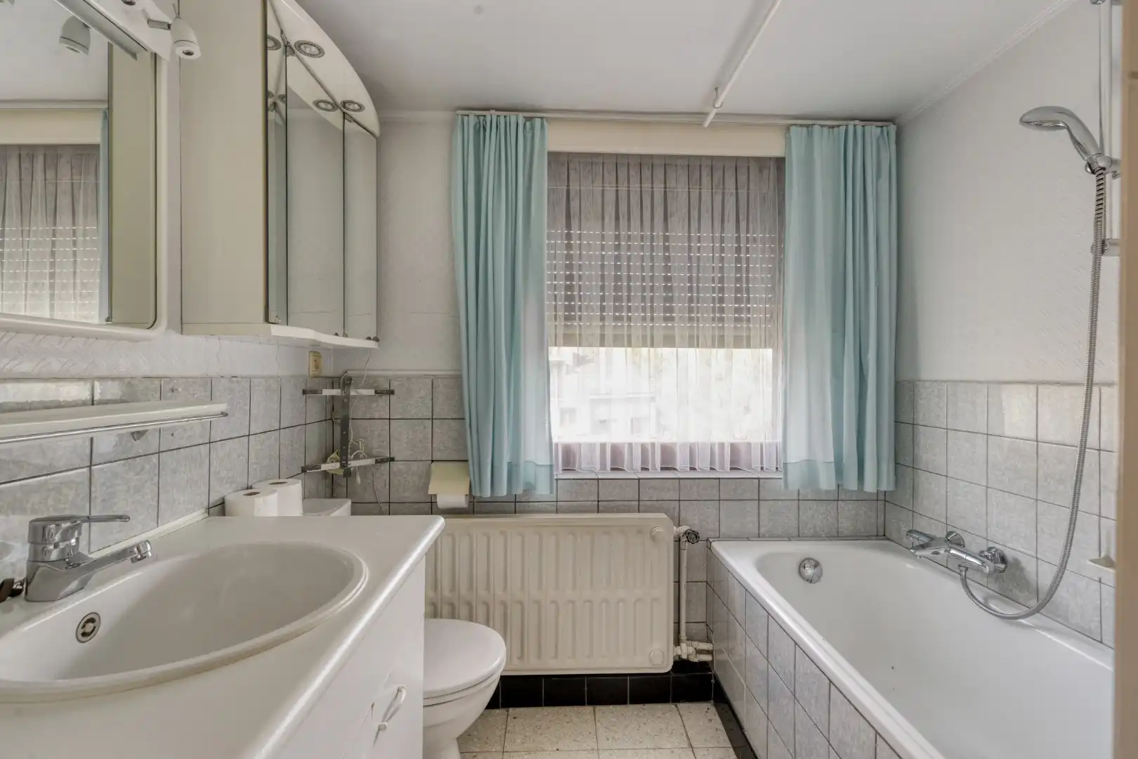 Ruime woning met 3 slaapkamers en garage! foto 11