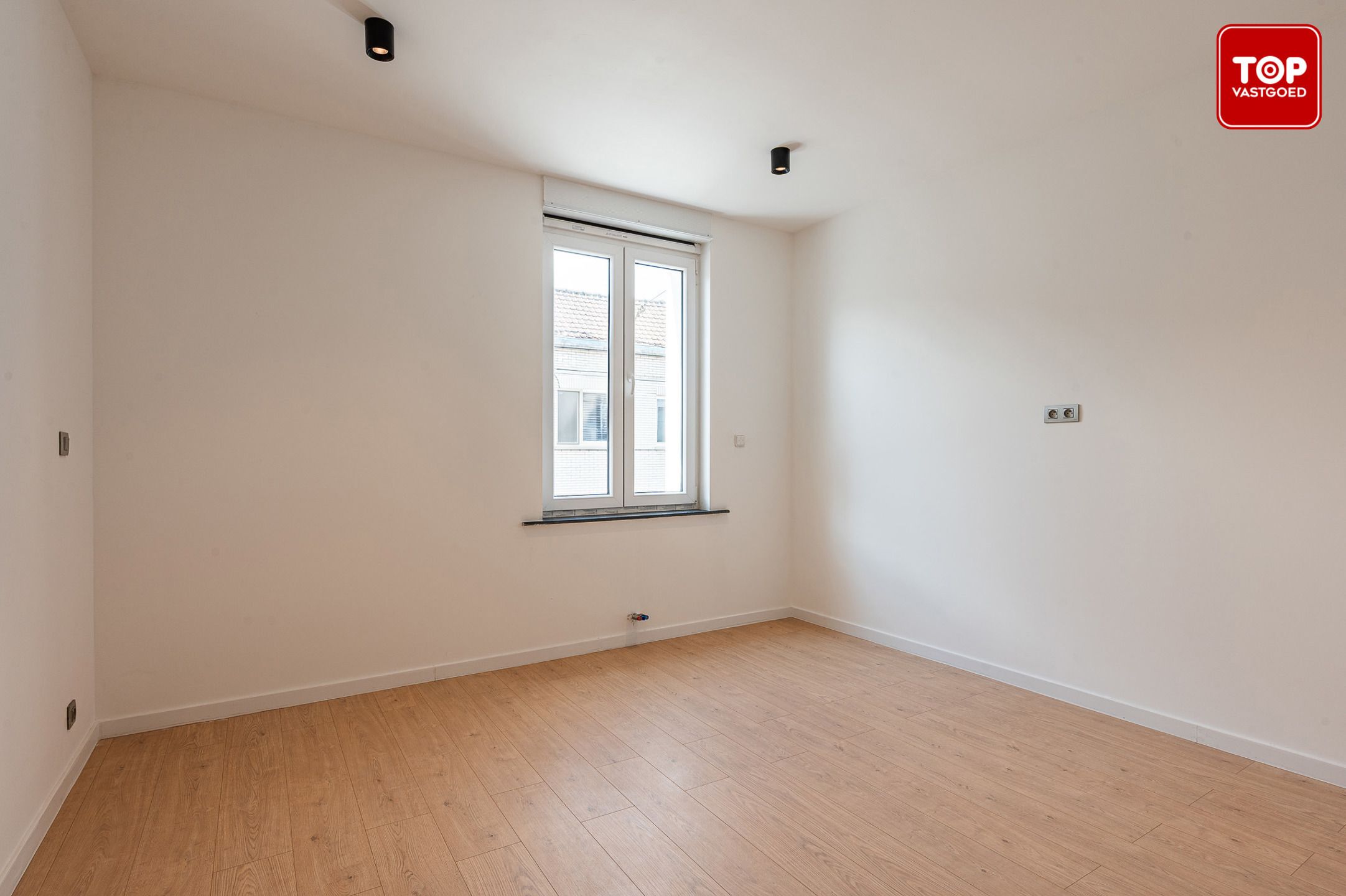 Stijlvol gerenoveerde gezinswoning met 4 slaapkamers en gezellige tuin foto 12