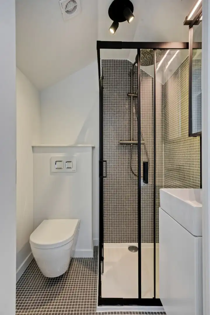 Volledig gerenoveerde en gemeubelde studentenkamers met privé-sanitair.  foto 6