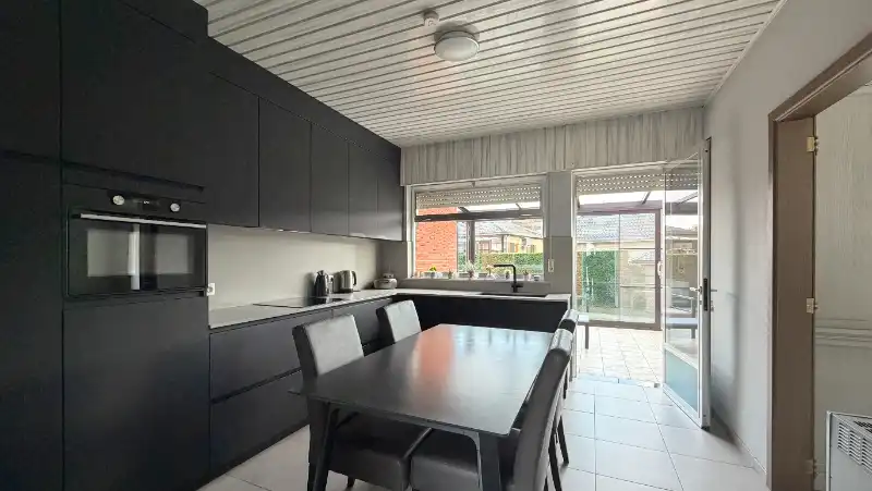 Instapklaar landhuis van 215m² op 5 are 79 ca foto 9