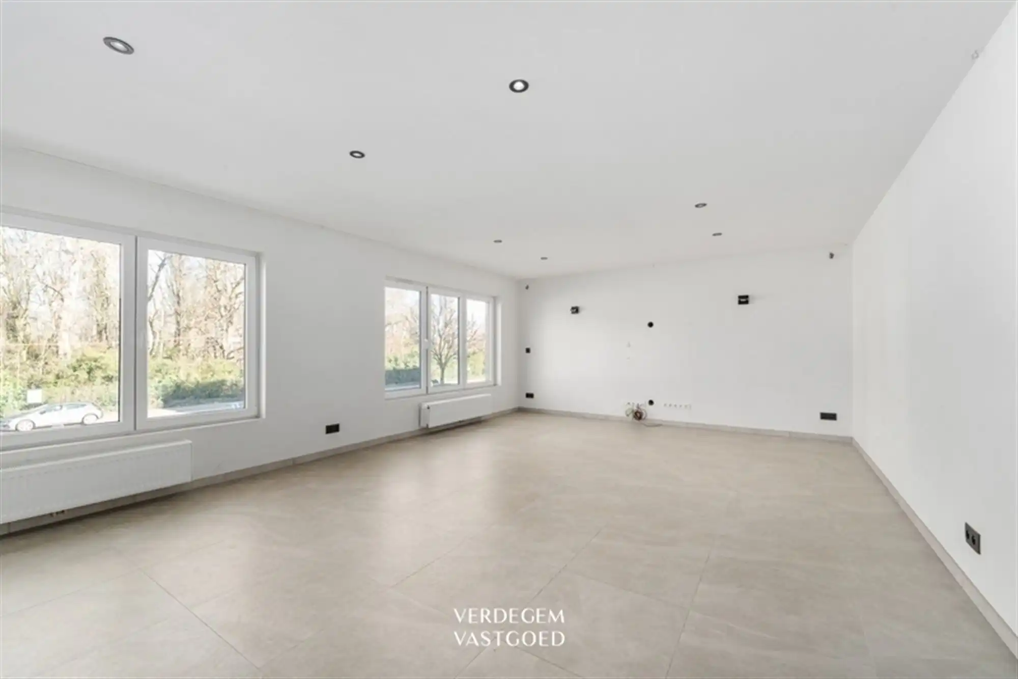 Handelsruimte (284m²) met zonnig appartement (100m²) op strategische ligging foto 11