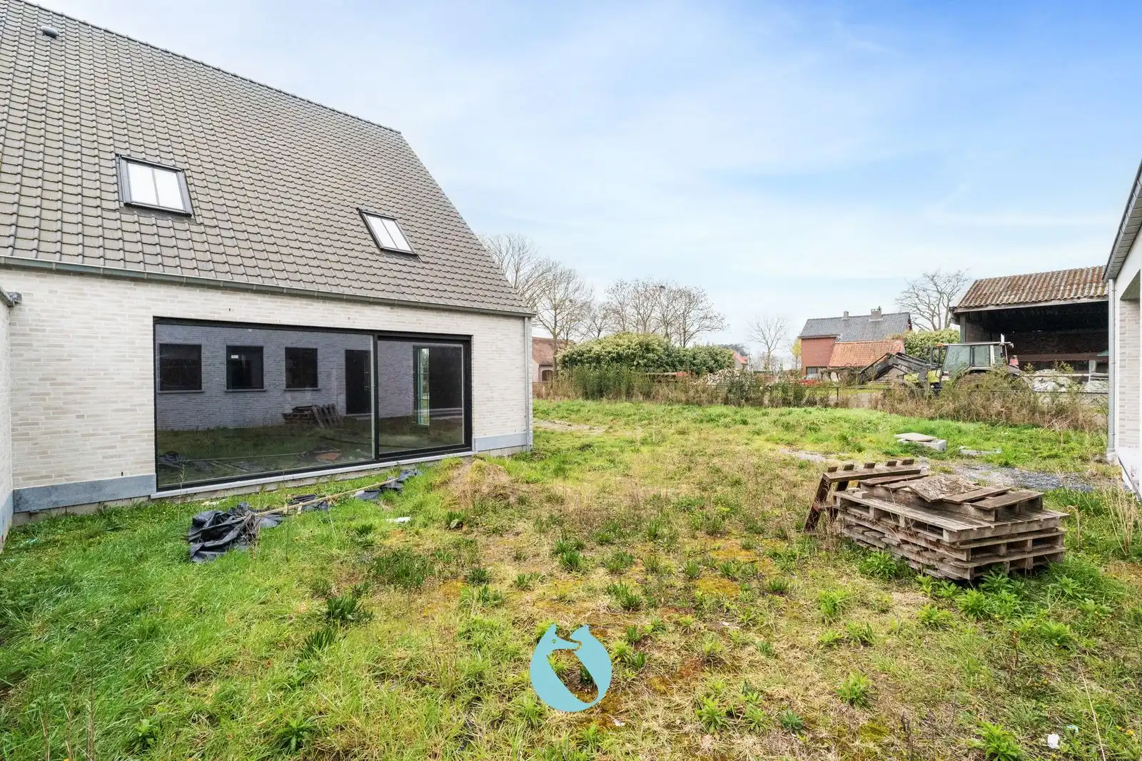 Nieuwbouw halfopen woning met loods op landelijke locatie foto 3