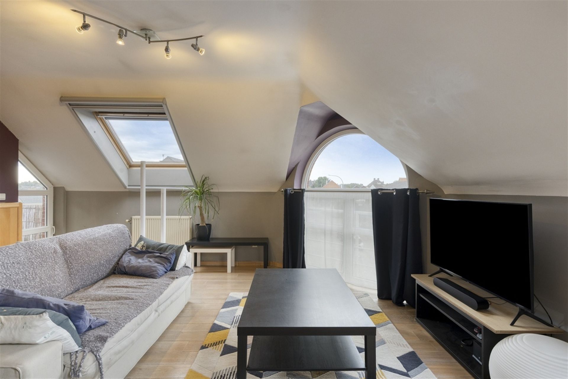 VERKOCHT:    Gezellig 2-slaapkamerappartement in Denderleeu foto 7
