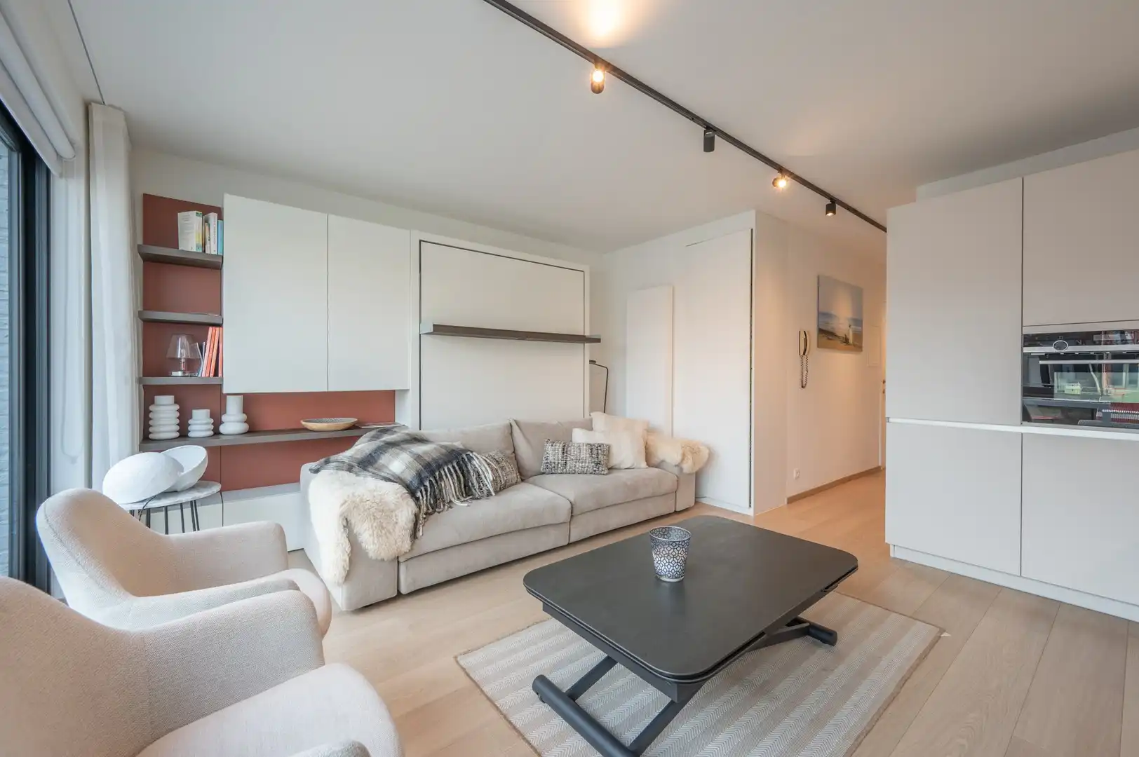 Appartement met schitterend zonneterras en zijdelings zeezicht vlakbij het Driehoeksplein in het Zoute. foto {{pictureIndex}}