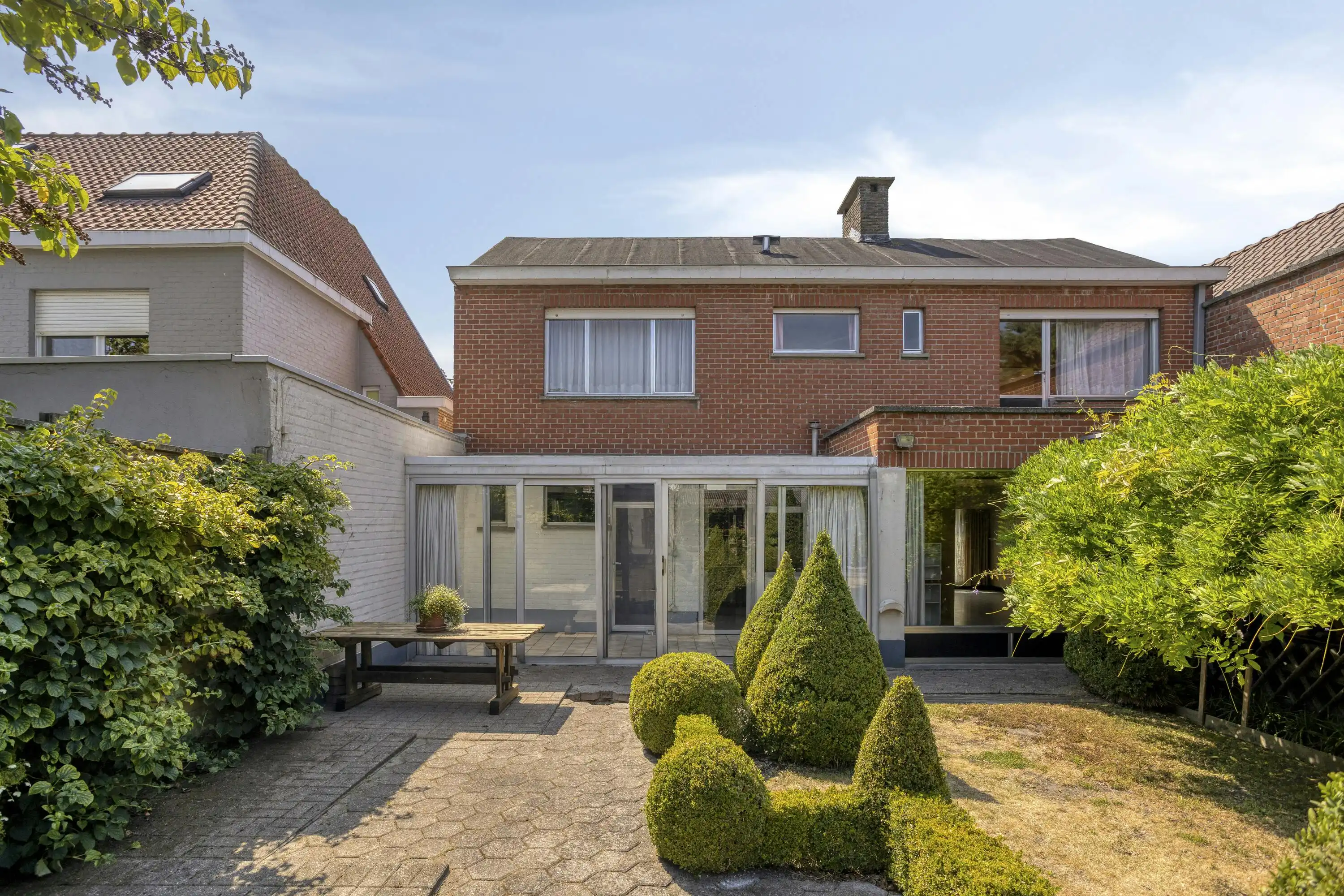 Solide huis met 4 slaapkamers, tuin, garage en kapel te koop foto 3