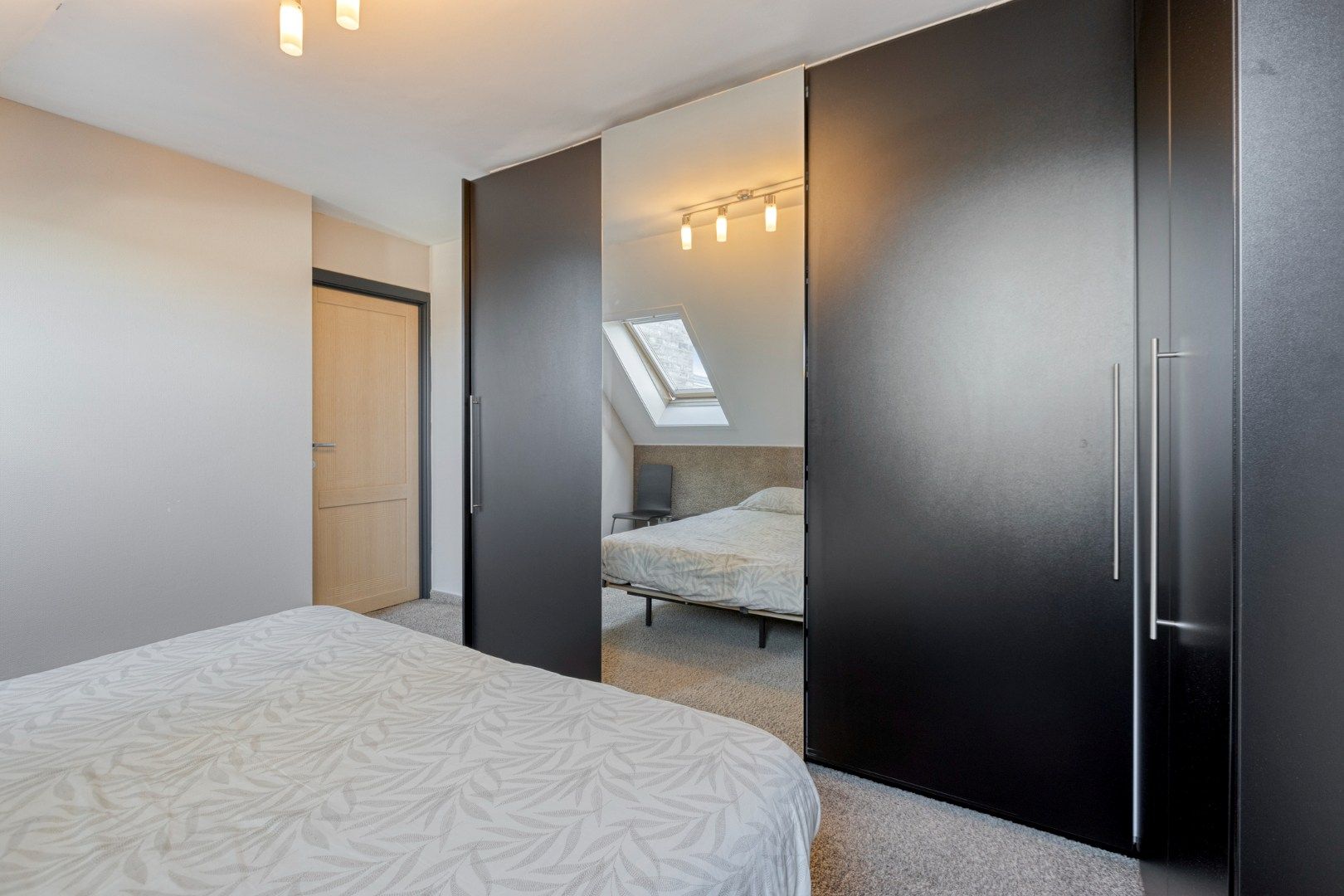 Ruim ingedeeld appartement met zonterrassen in het centrum. foto 22