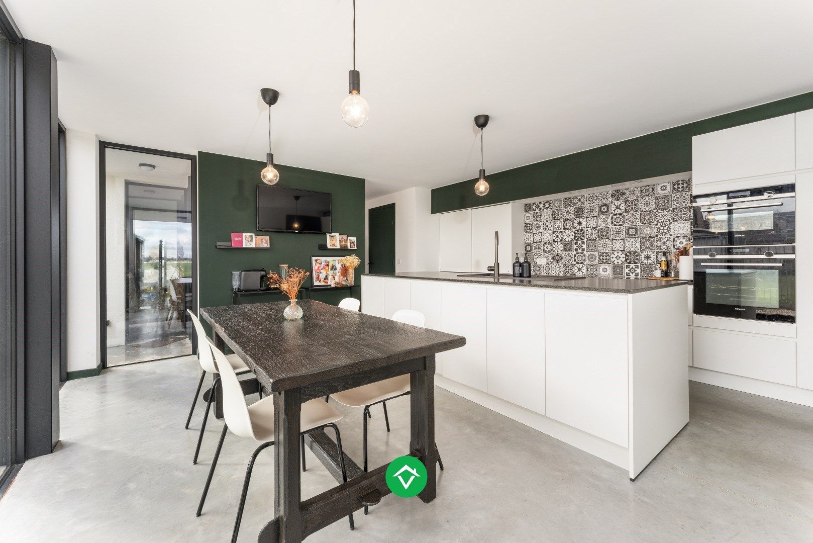 Instapklare woning met 3 slaapkamers te koop in Koekelare foto {{pictureIndex}}