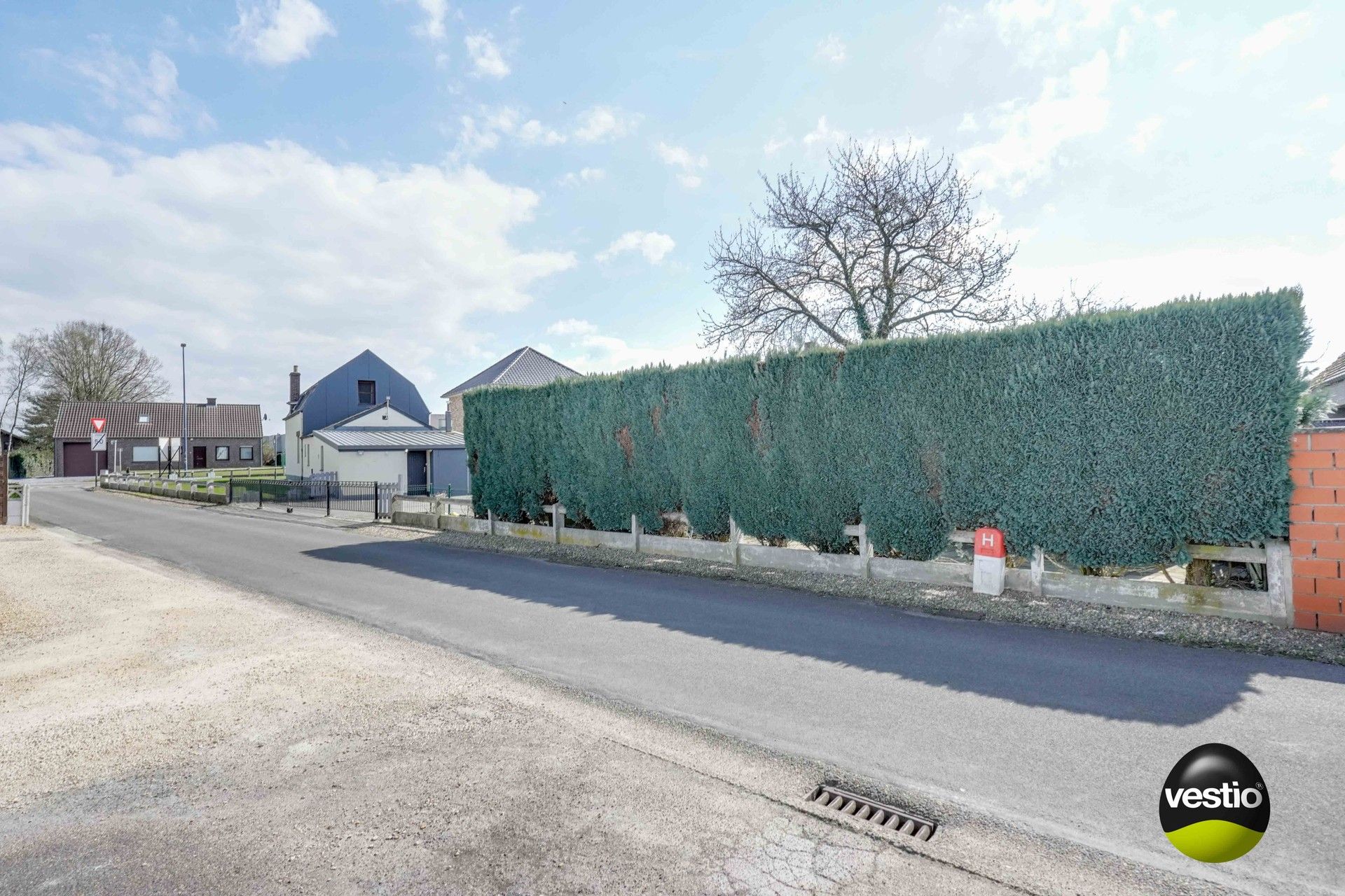 KARAKTERVOLLE, TE RENOVEREN WONING VLAKBIJ CENTRUM VAN OPGLABBEEK foto 3